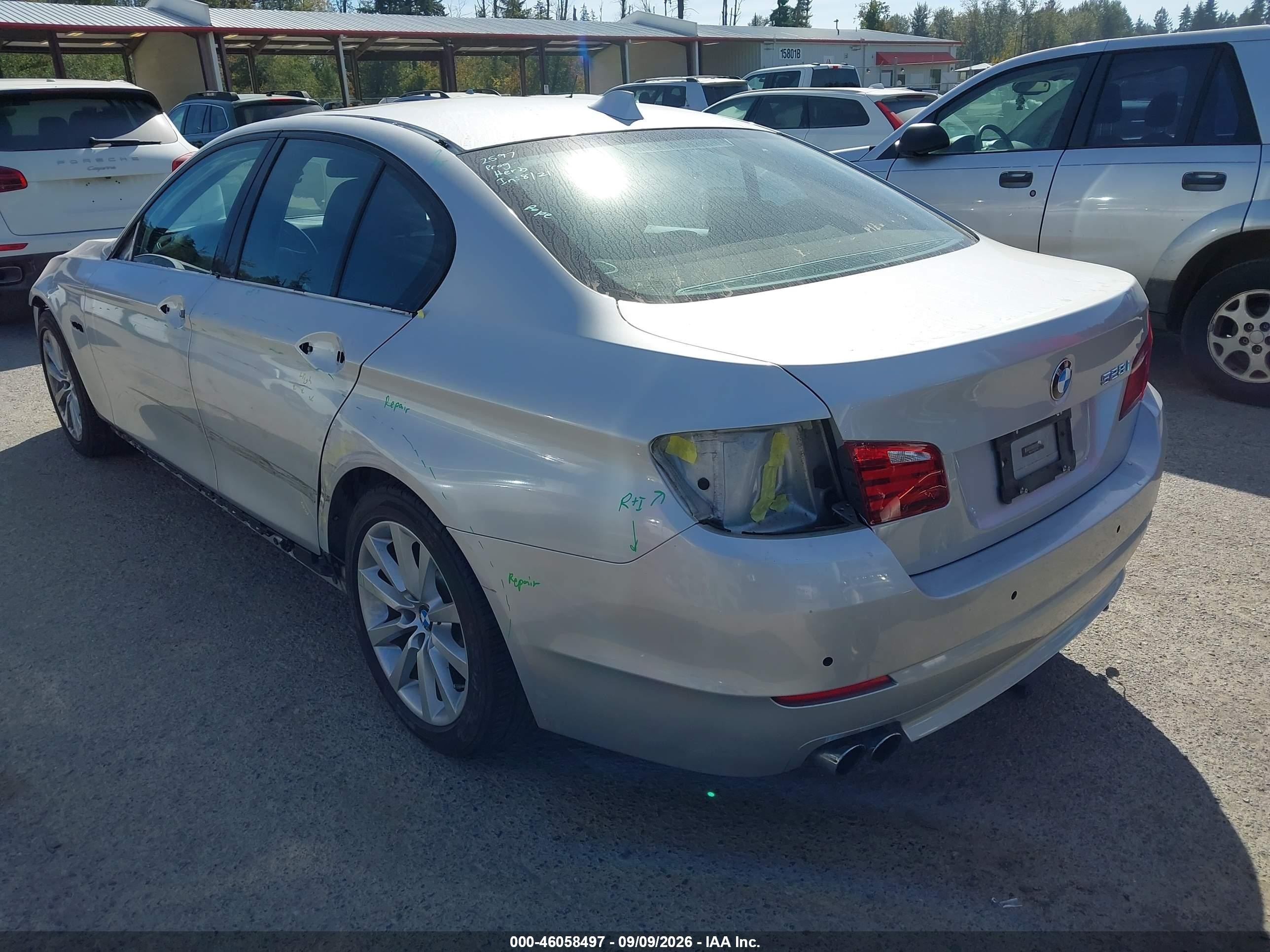2011 Bmw 528i   Серебряный vin: WBAFR1C55BDV81565