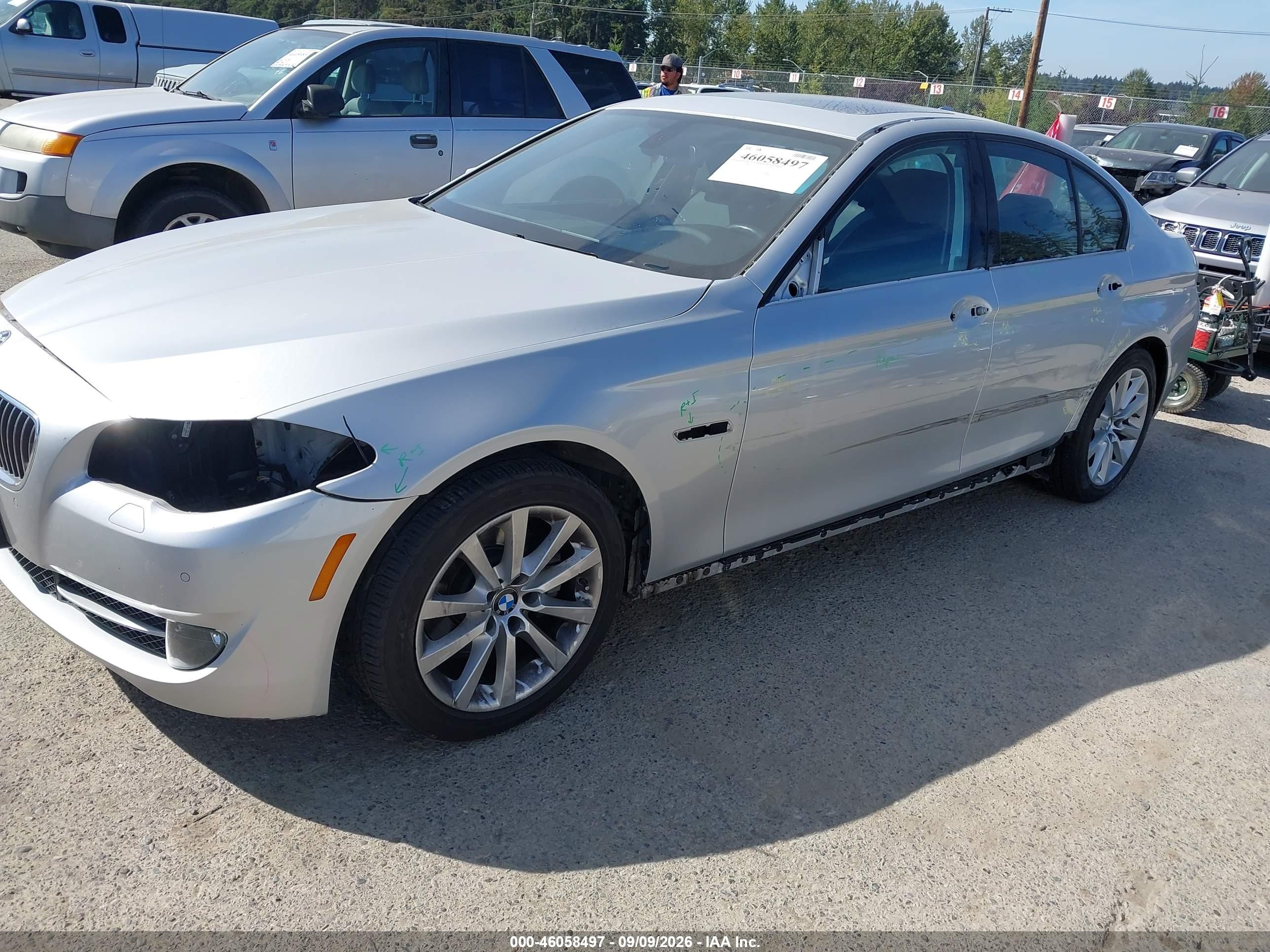 2011 Bmw 528i   Серебряный vin: WBAFR1C55BDV81565