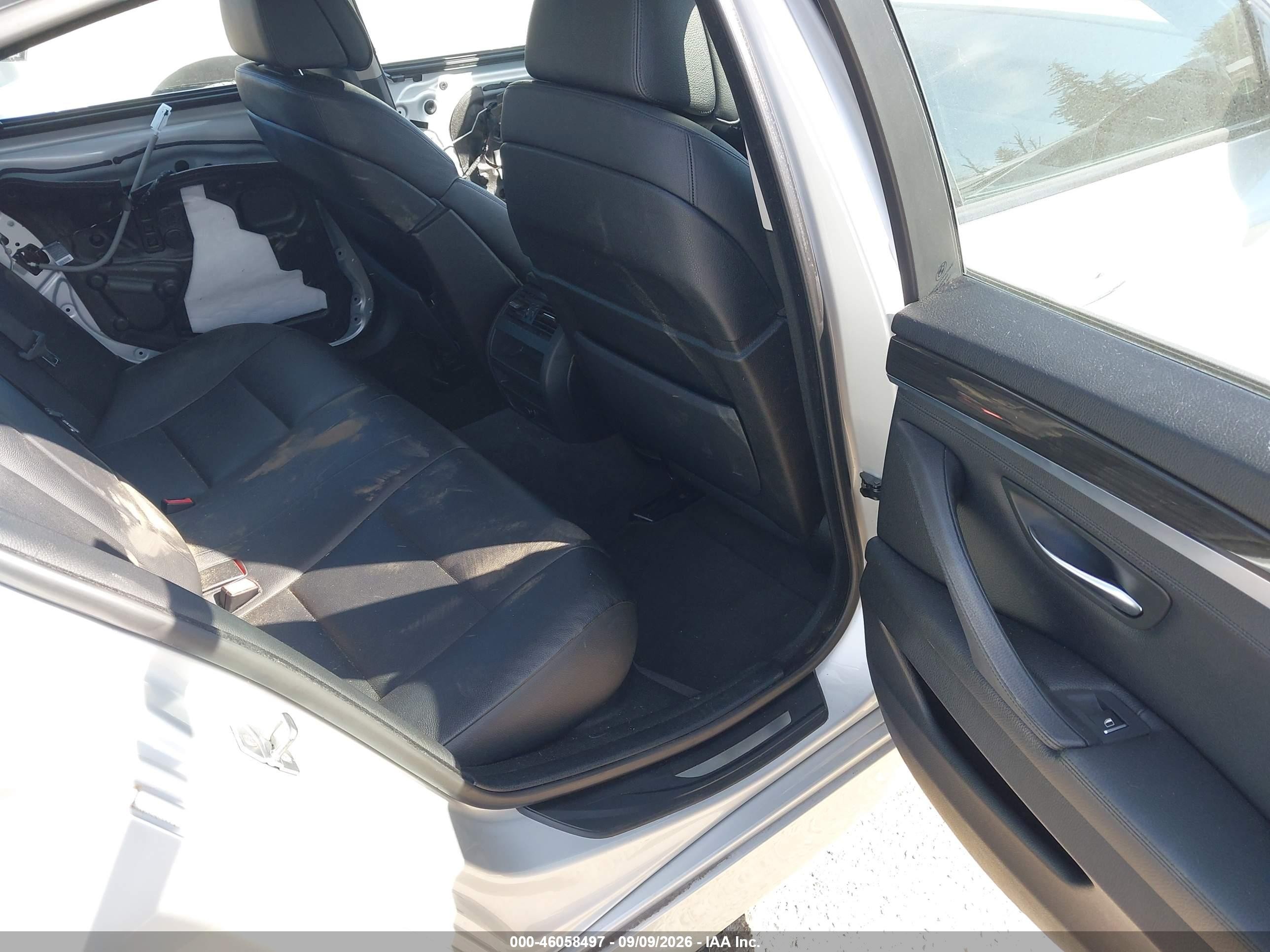 2011 Bmw 528i   Серебряный vin: WBAFR1C55BDV81565