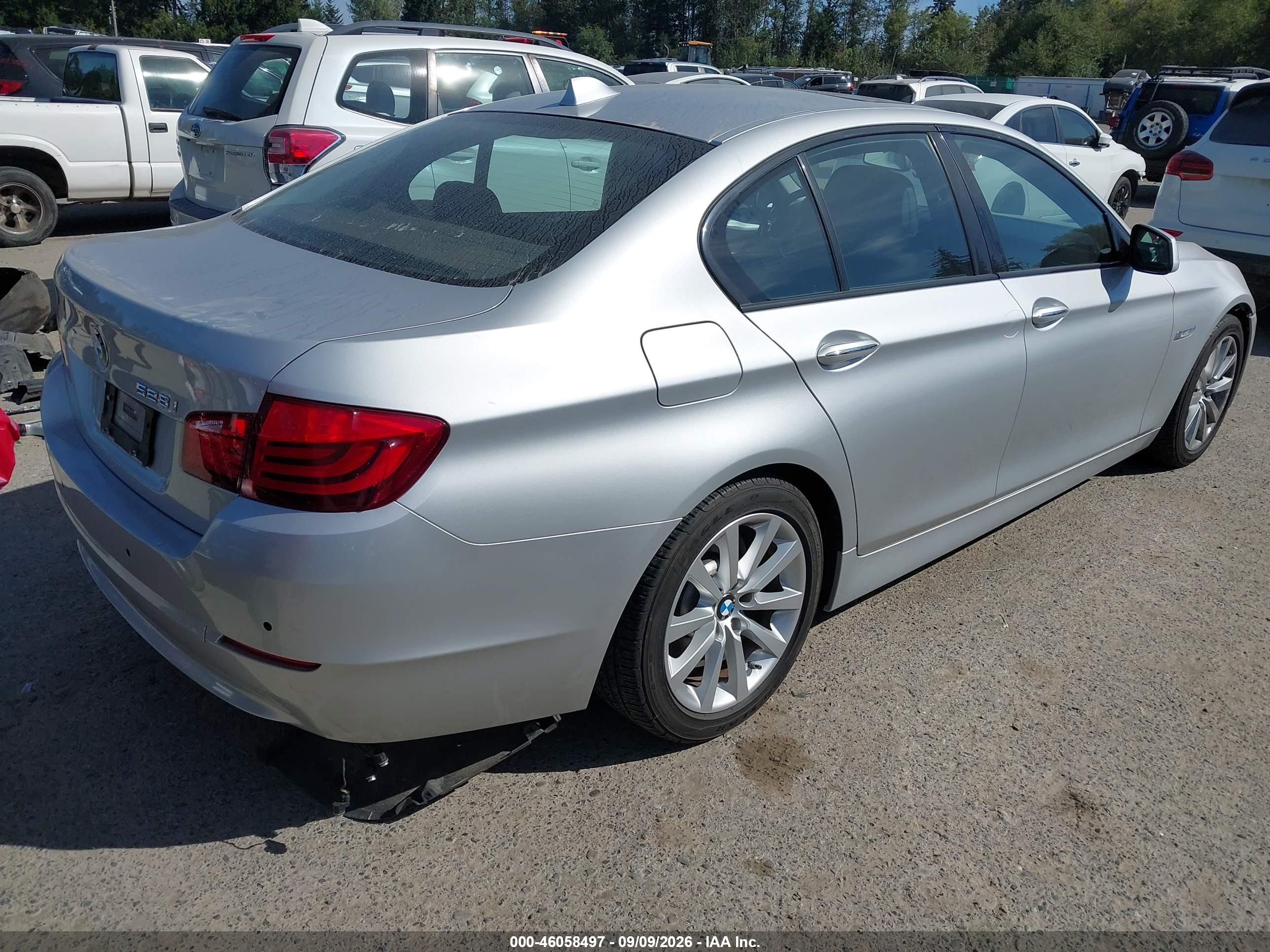 2011 Bmw 528i   Серебряный vin: WBAFR1C55BDV81565
