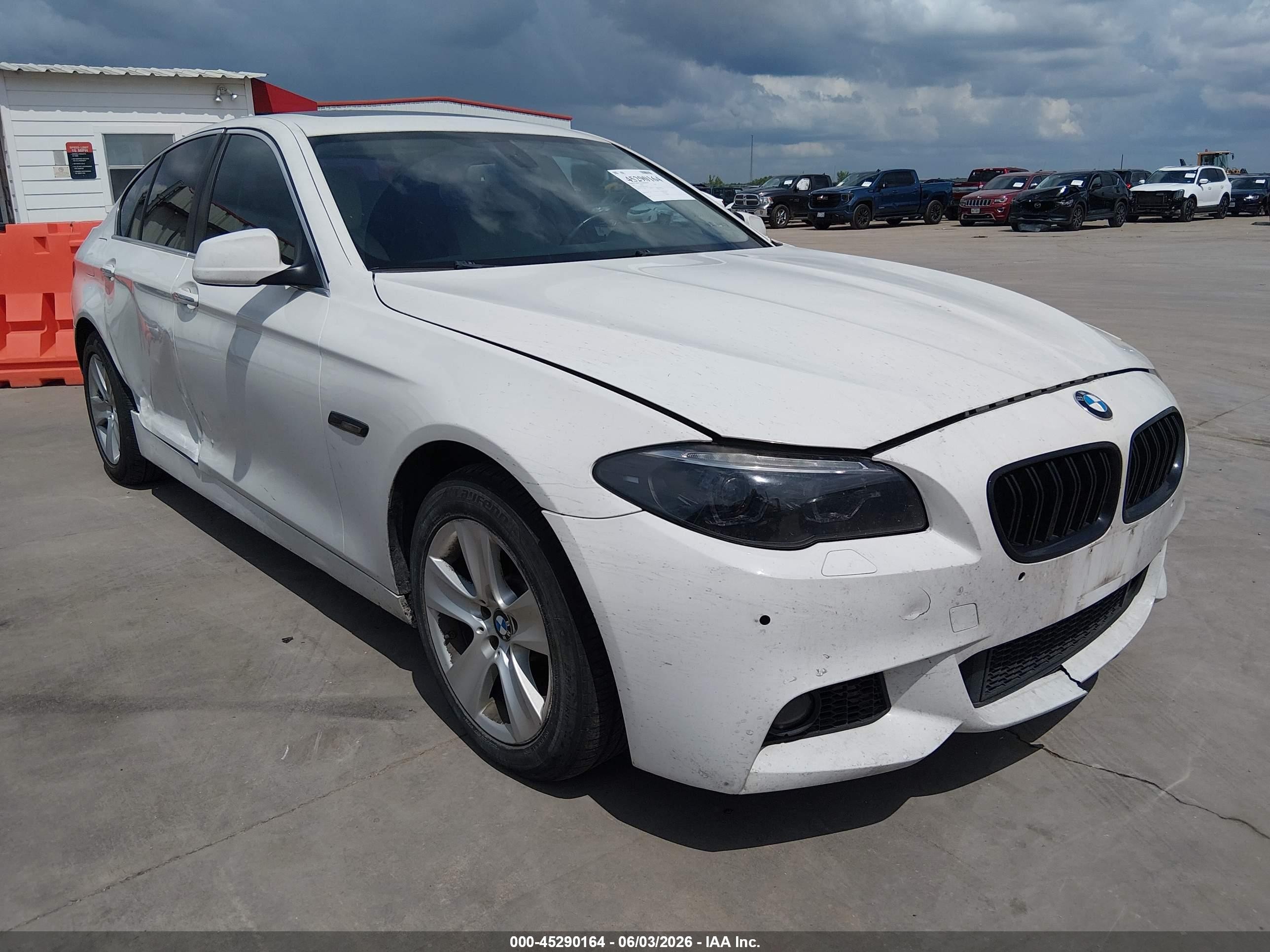 2011 Bmw 528i   White vin: WBAFR1C56BC737537