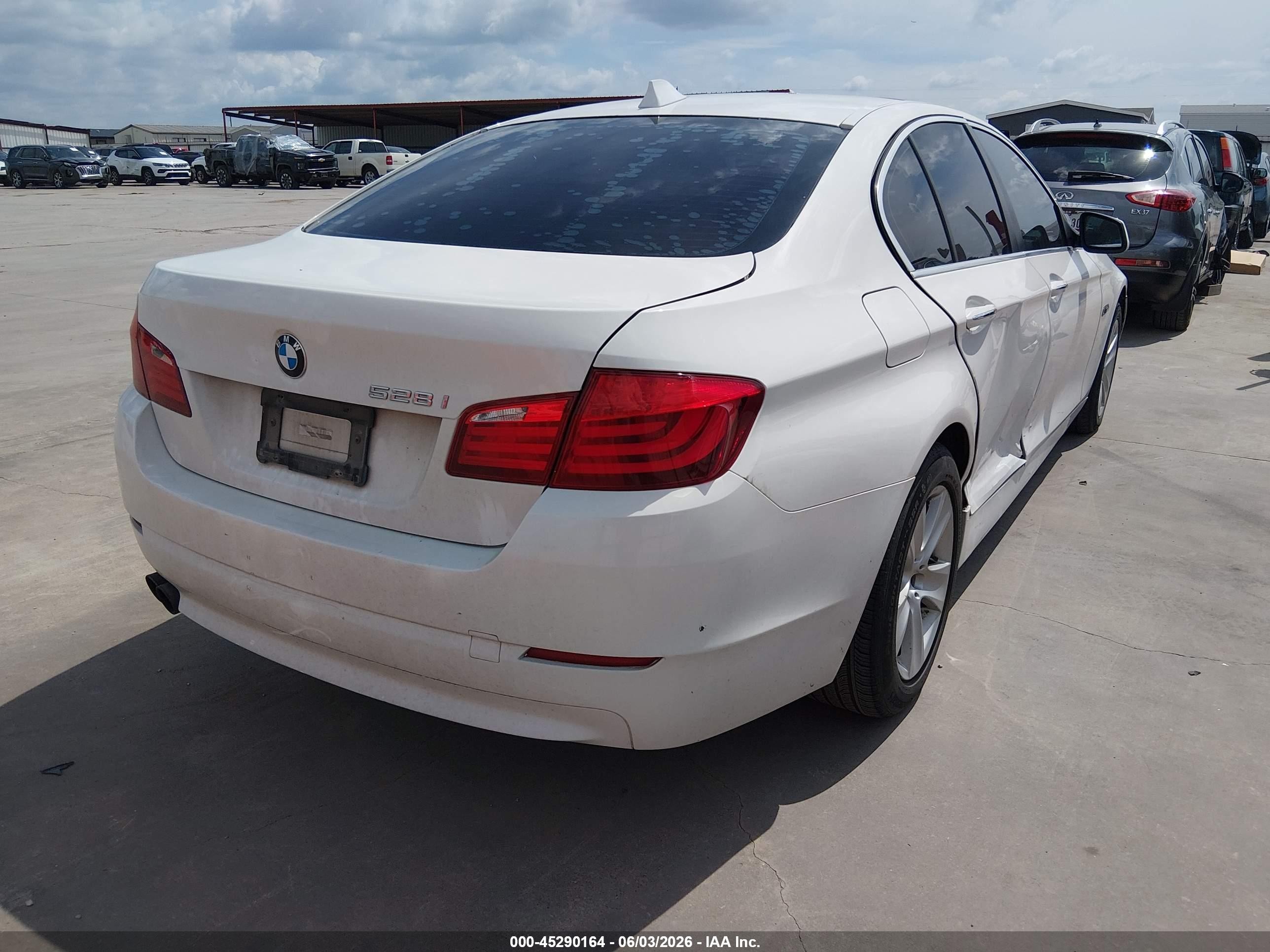 2011 Bmw 528i   White vin: WBAFR1C56BC737537