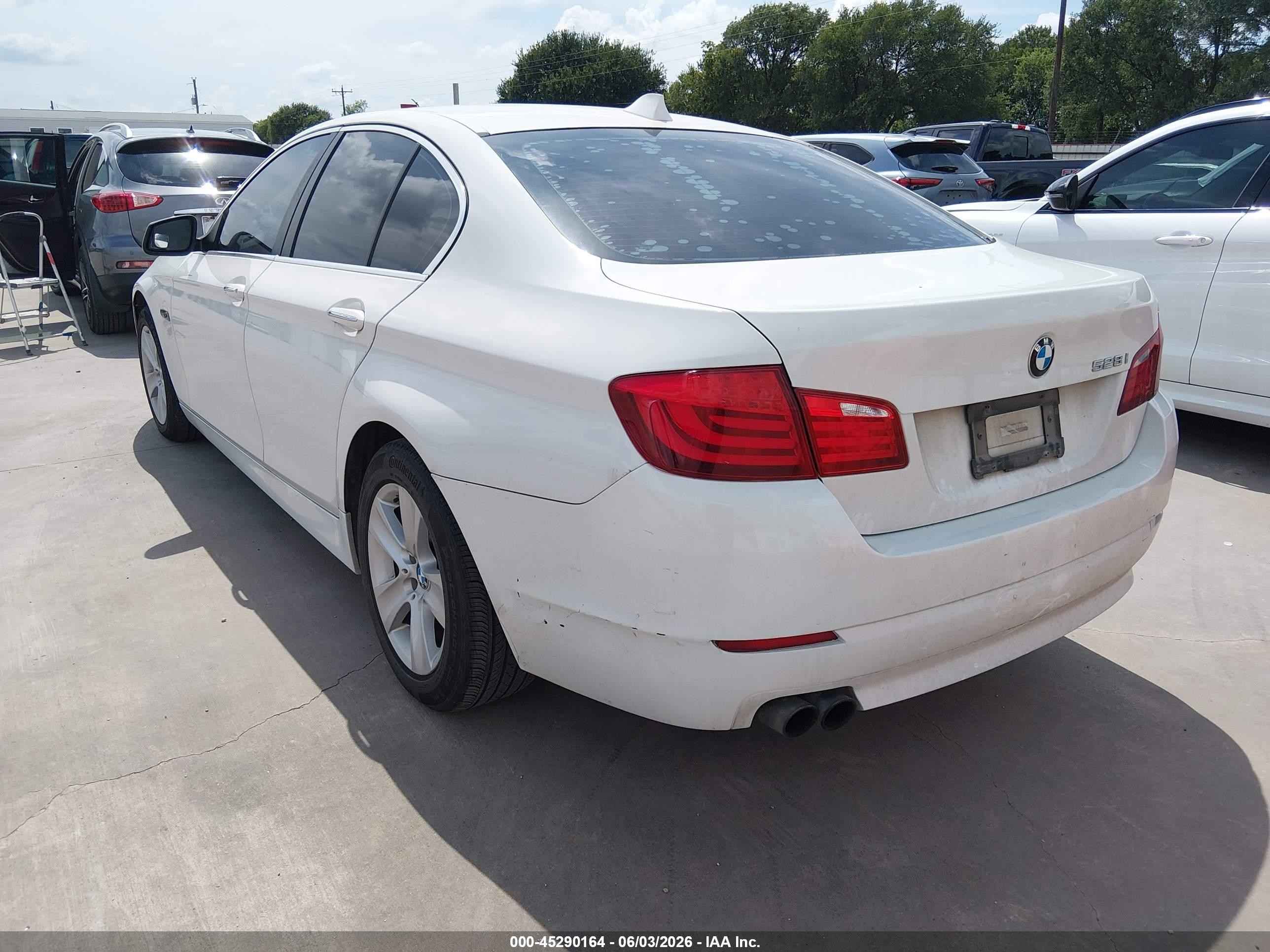 2011 Bmw 528i   White vin: WBAFR1C56BC737537