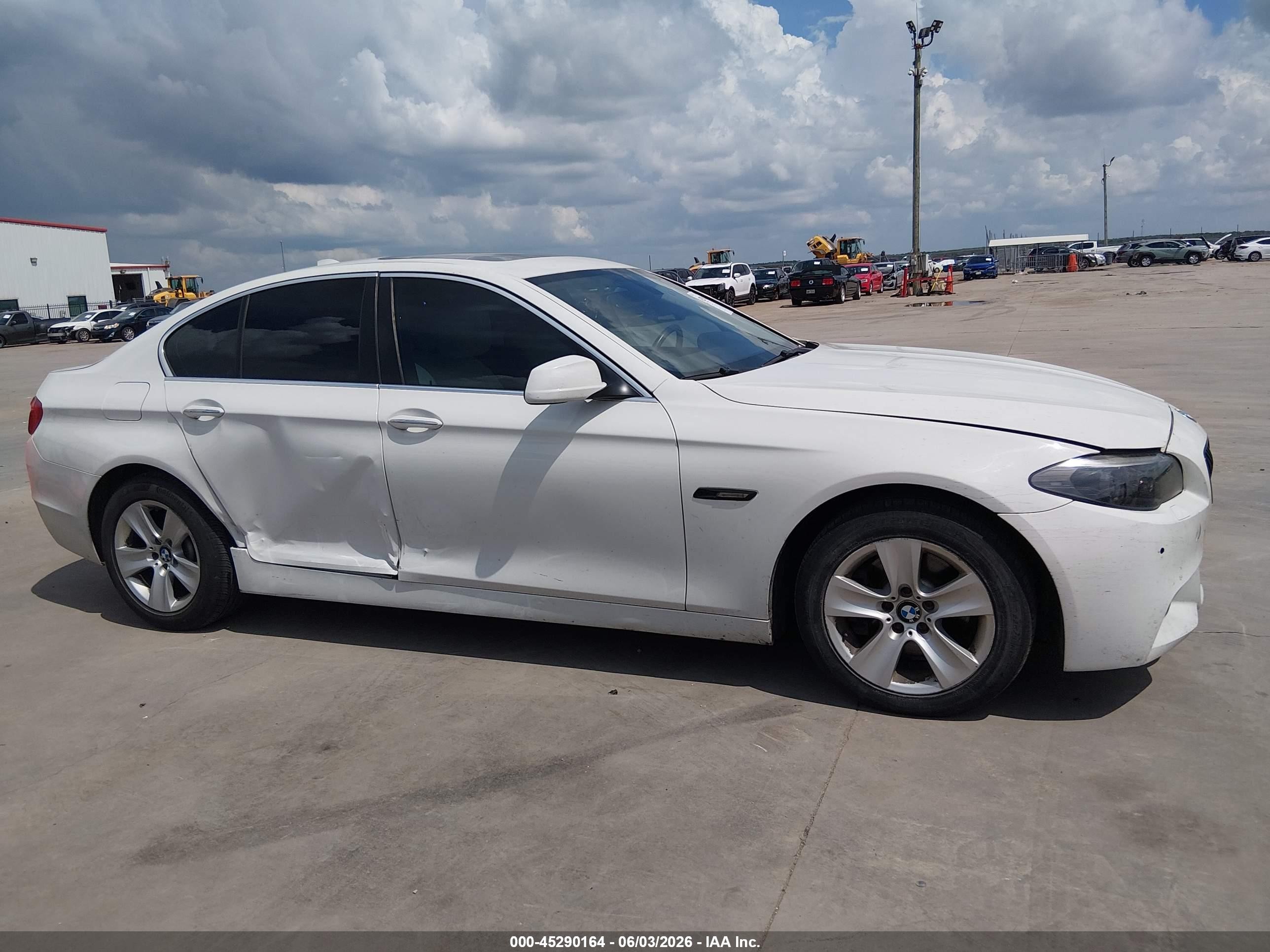 2011 Bmw 528i   White vin: WBAFR1C56BC737537