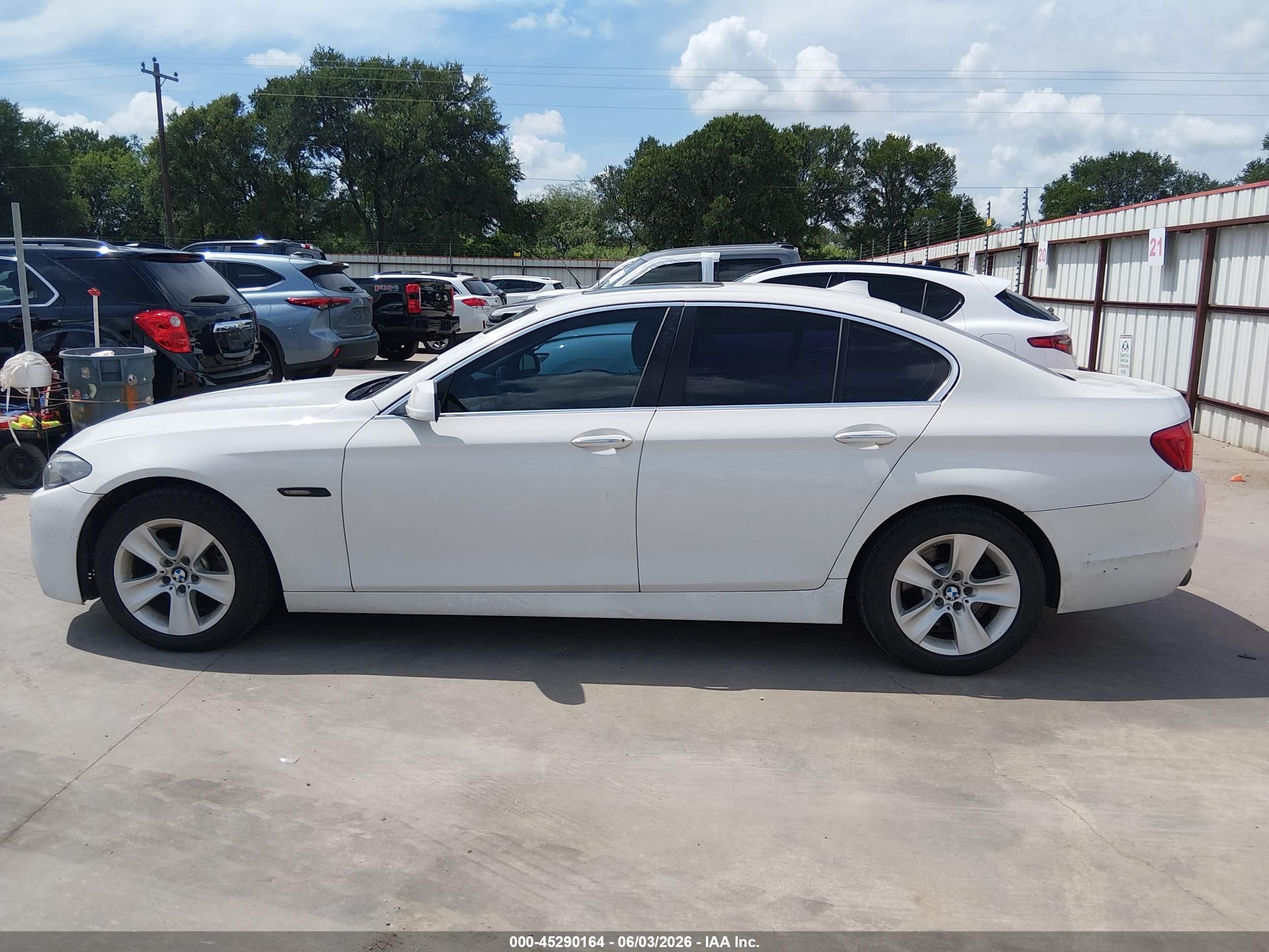 2011 Bmw 528i   White vin: WBAFR1C56BC737537