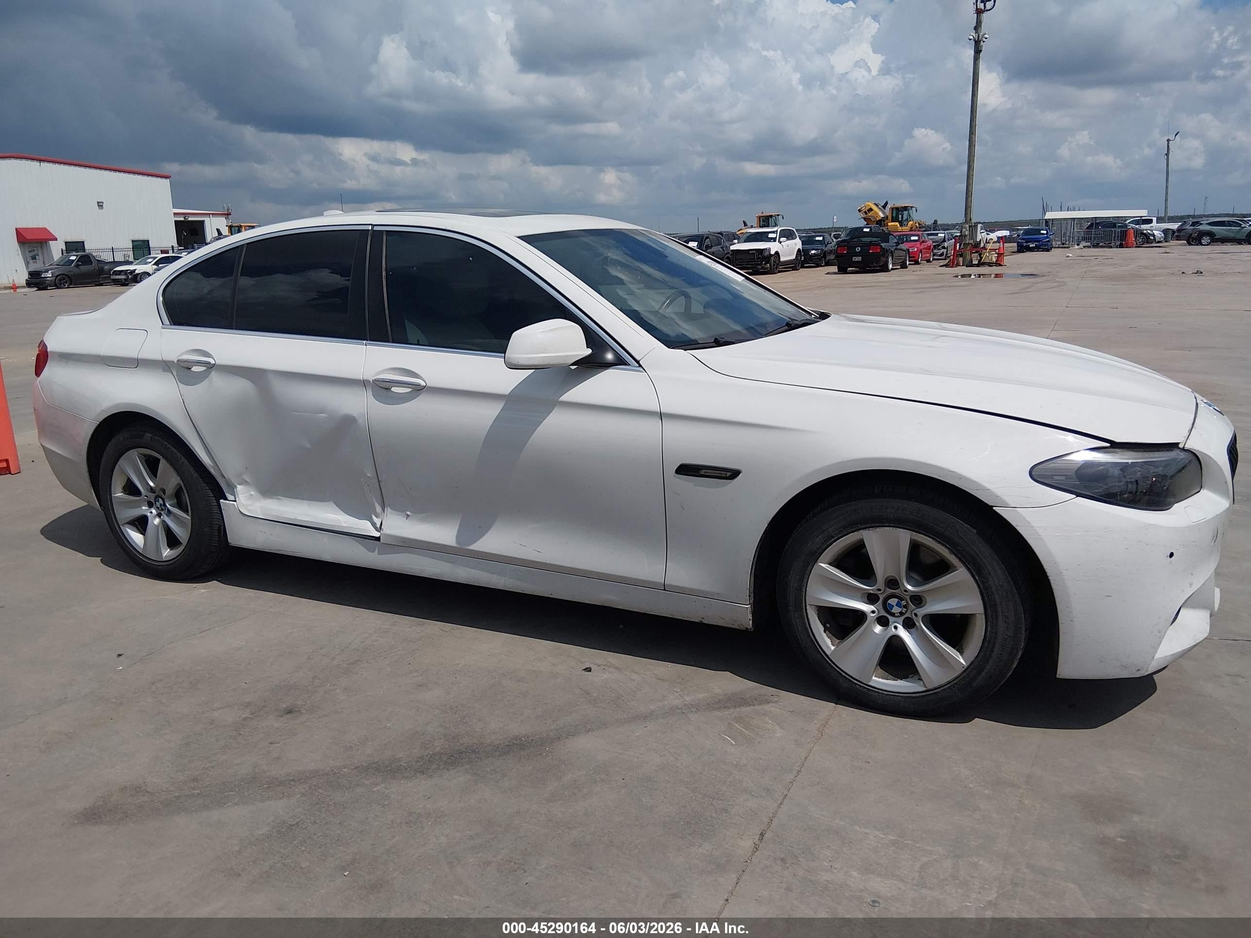 2011 Bmw 528i   White vin: WBAFR1C56BC737537
