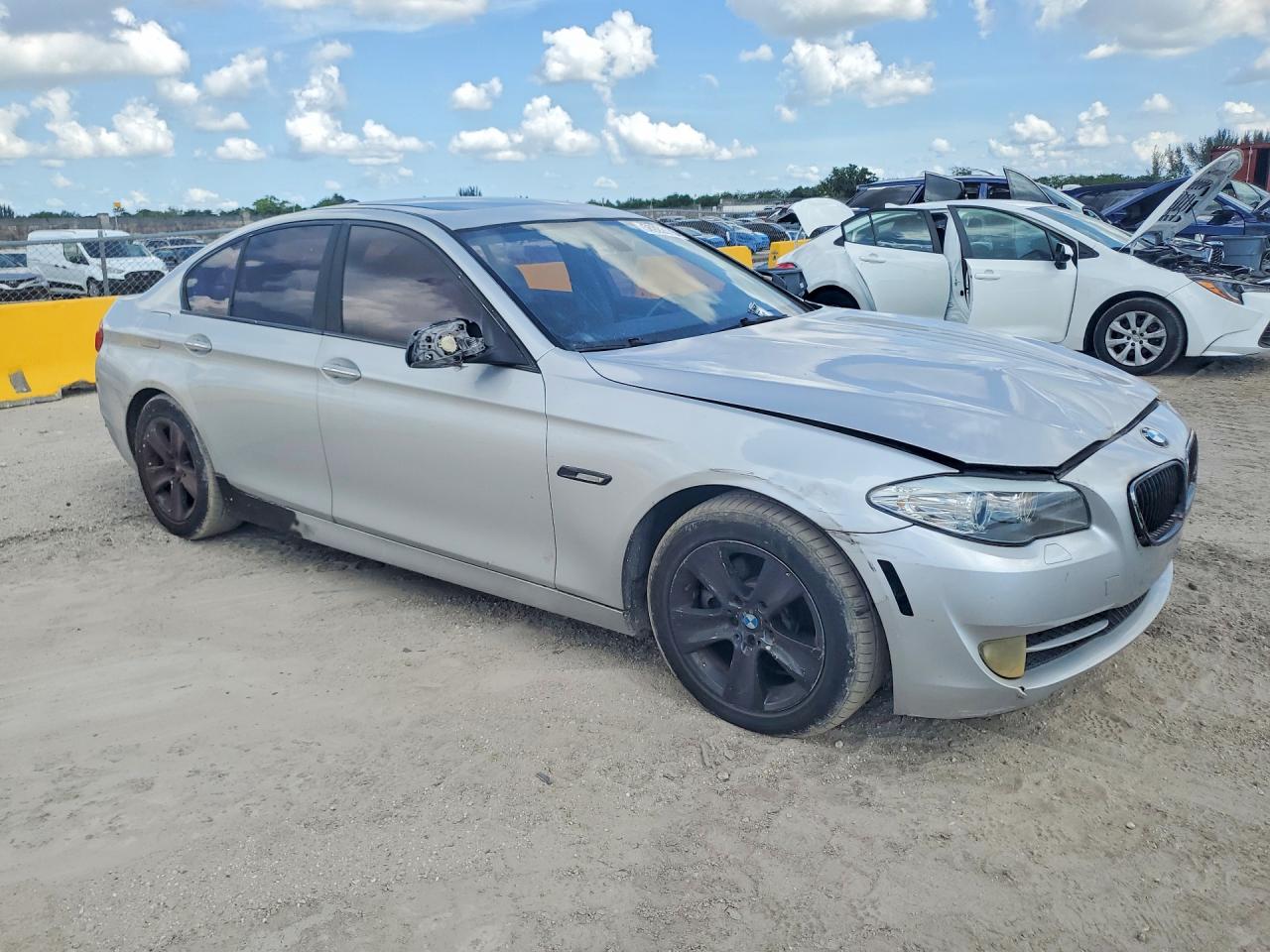 2011 Bmw 528 I Серебряный vin: WBAFR1C58BDS36563