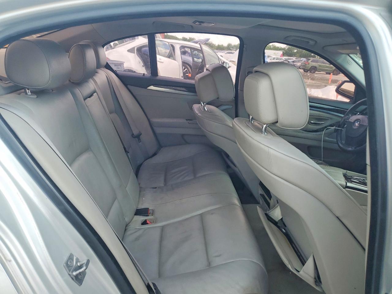 2011 Bmw 528 I Серебряный vin: WBAFR1C58BDS36563