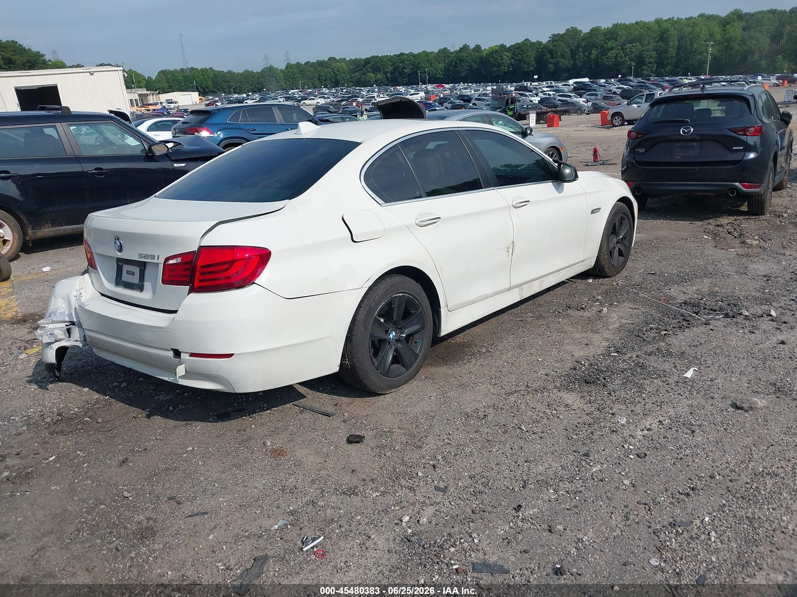 2011 Bmw 528i   White vin: WBAFR1C58BDV76523