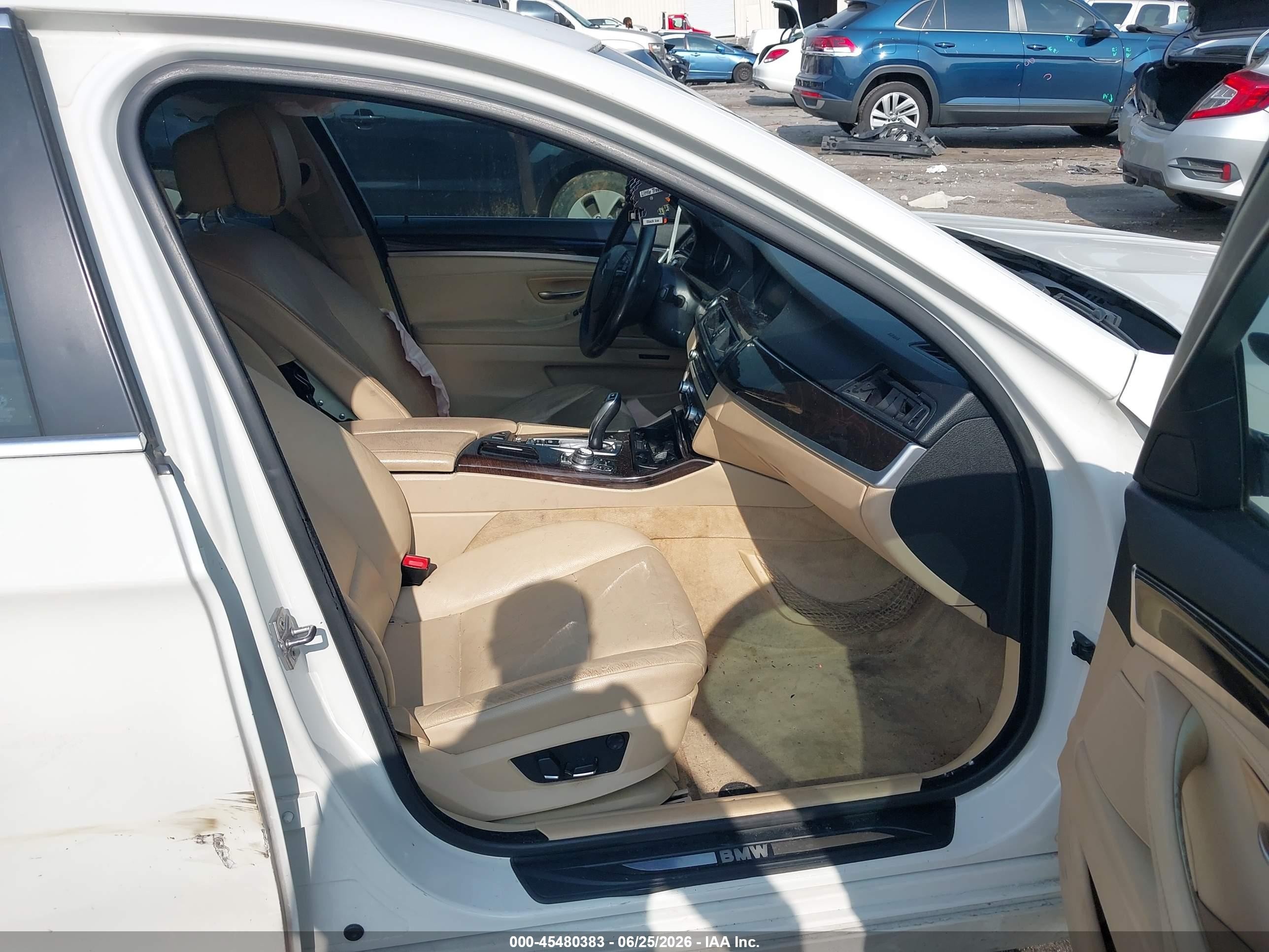 2011 Bmw 528i   White vin: WBAFR1C58BDV76523