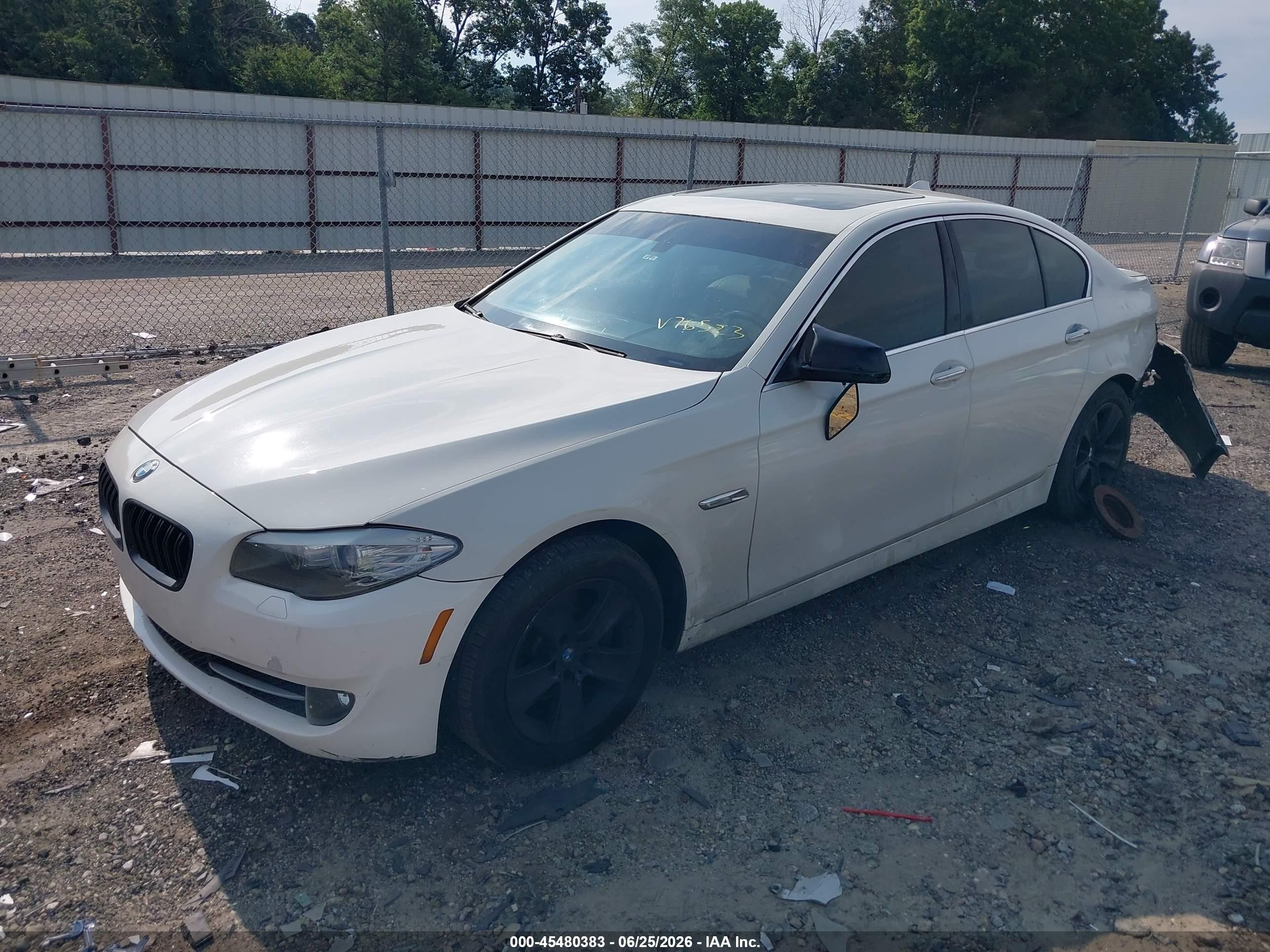 2011 Bmw 528i   White vin: WBAFR1C58BDV76523