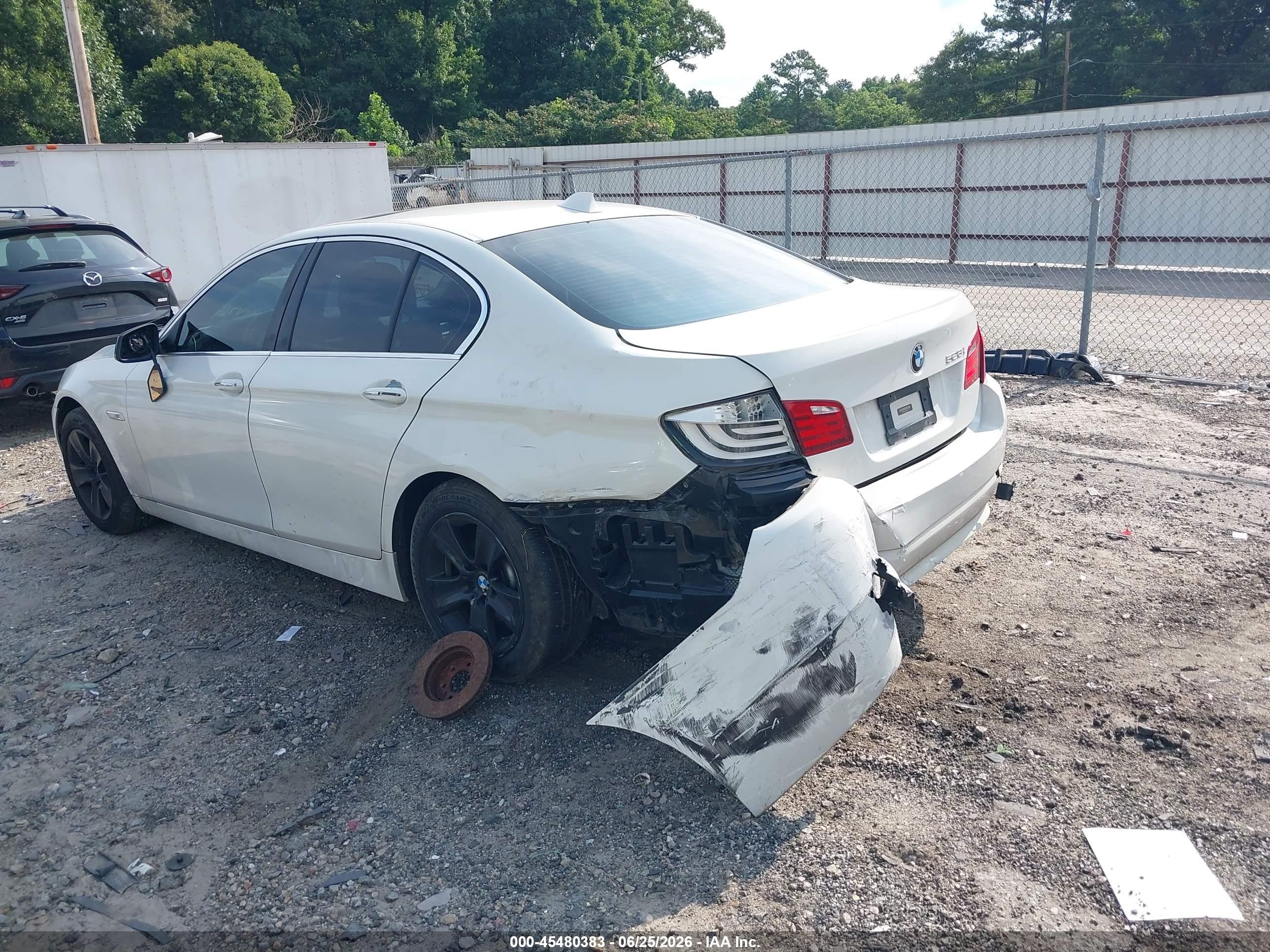 2011 Bmw 528i   White vin: WBAFR1C58BDV76523