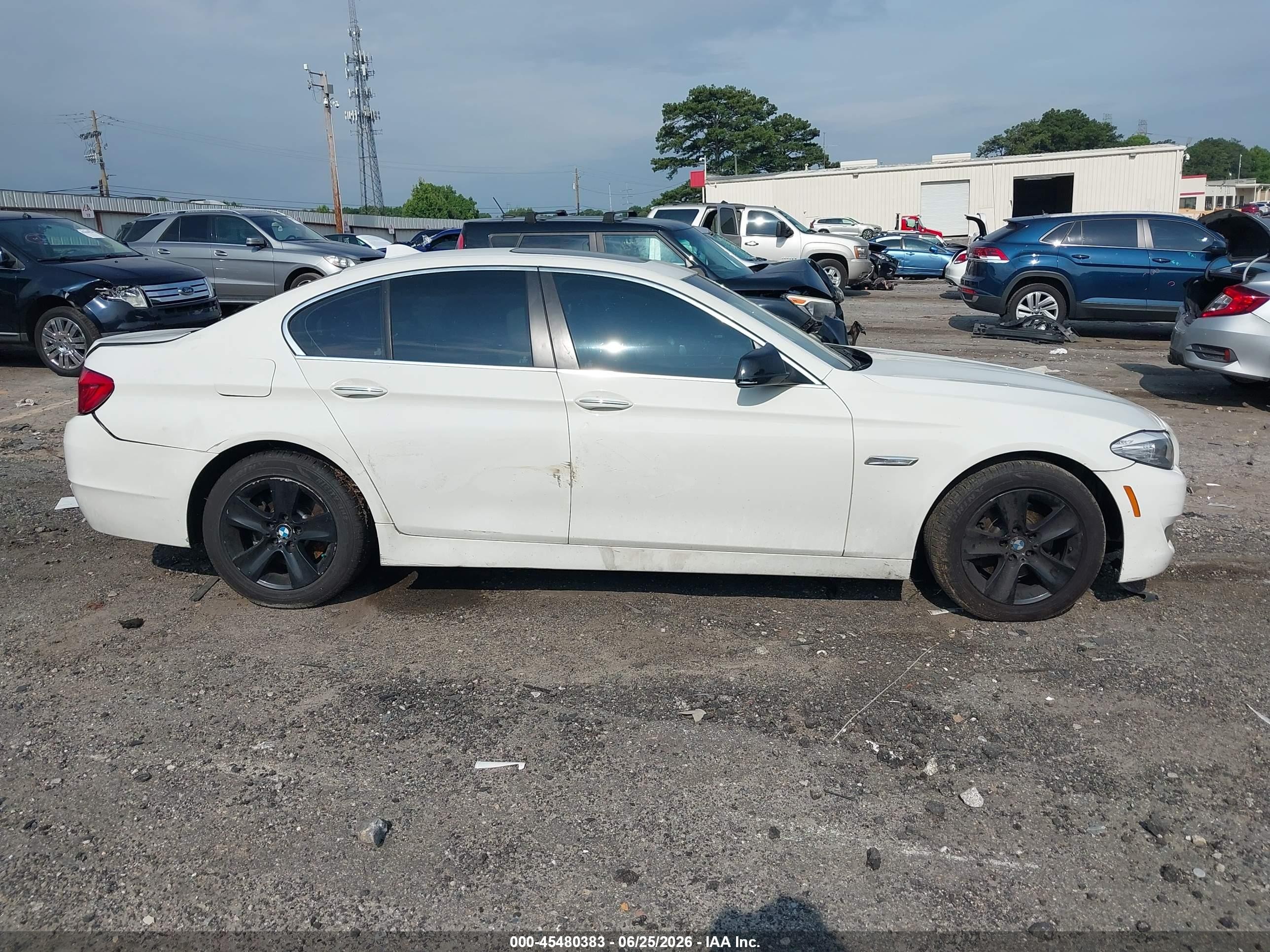 2011 Bmw 528i   White vin: WBAFR1C58BDV76523
