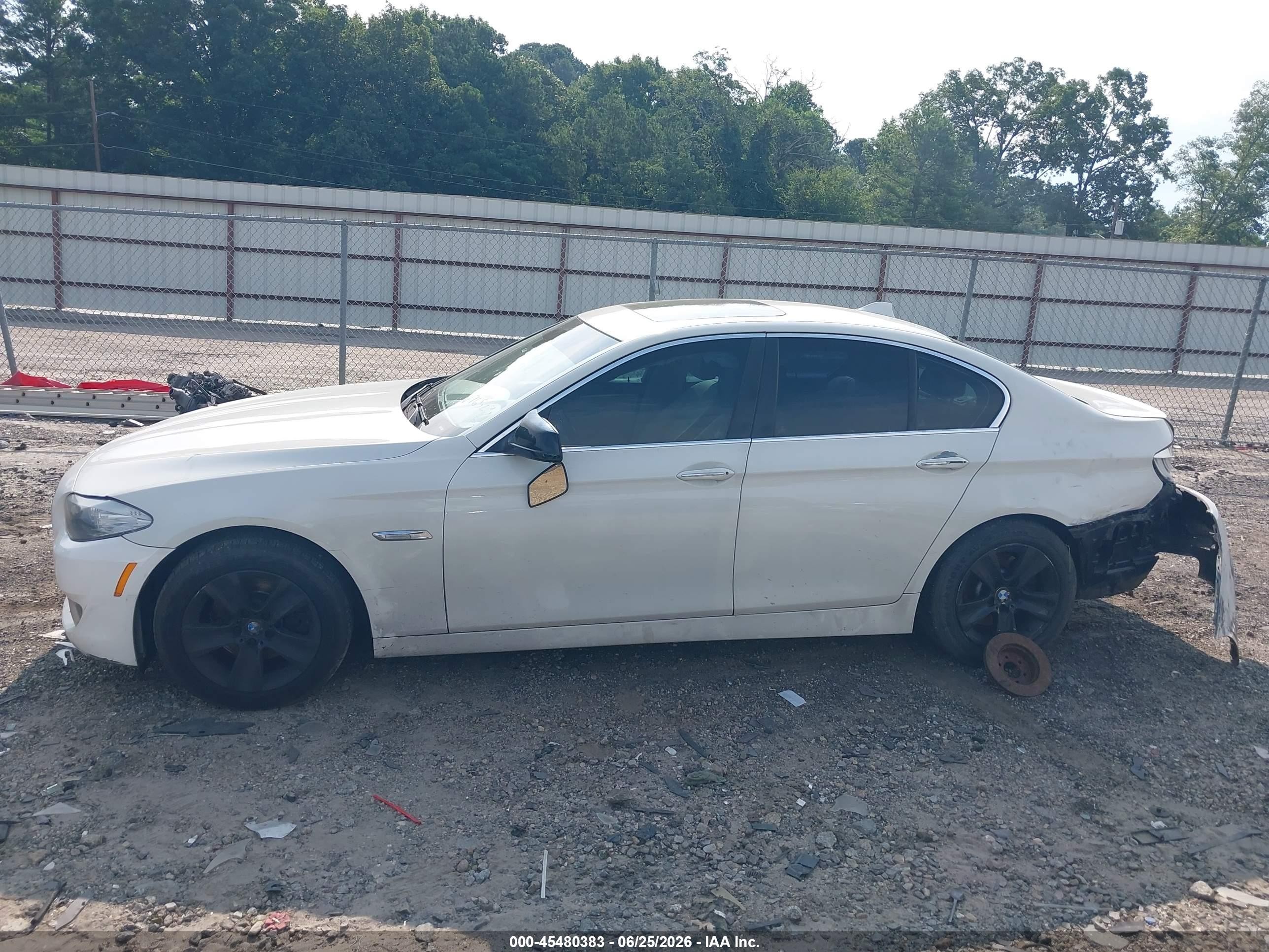 2011 Bmw 528i   White vin: WBAFR1C58BDV76523