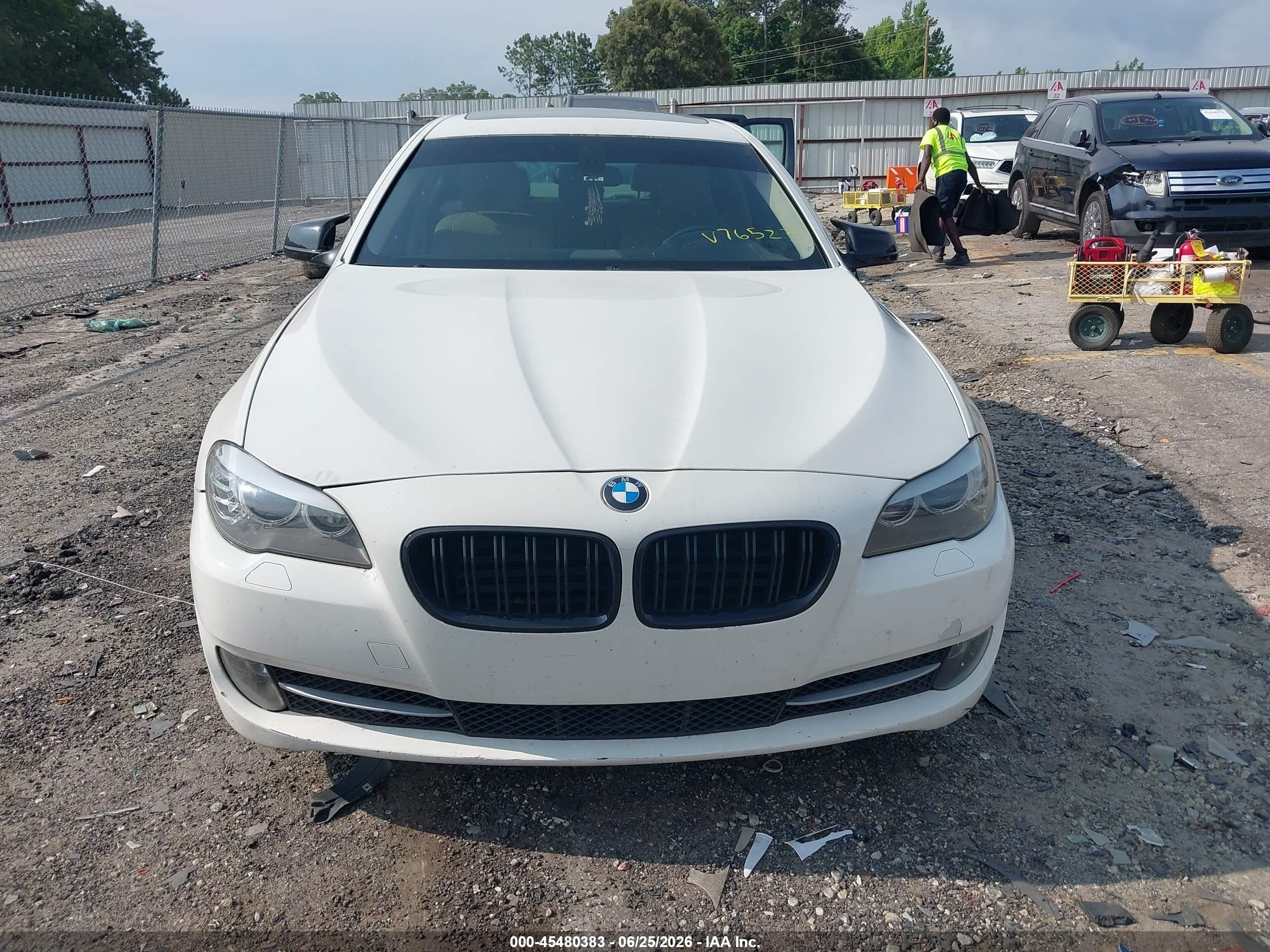 2011 Bmw 528i   White vin: WBAFR1C58BDV76523