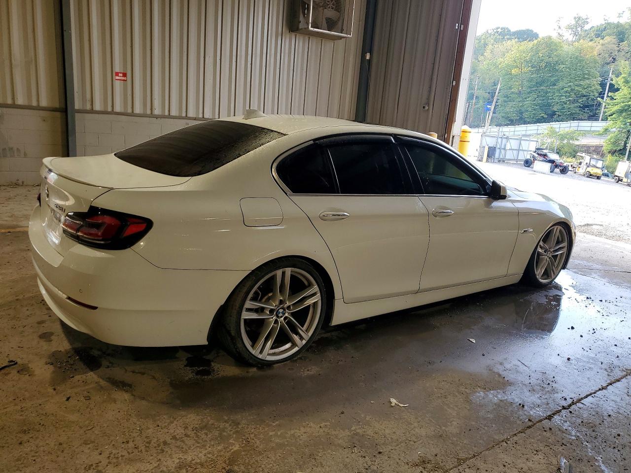 2011 Bmw 528 I Белый vin: WBAFR1C59BC260425