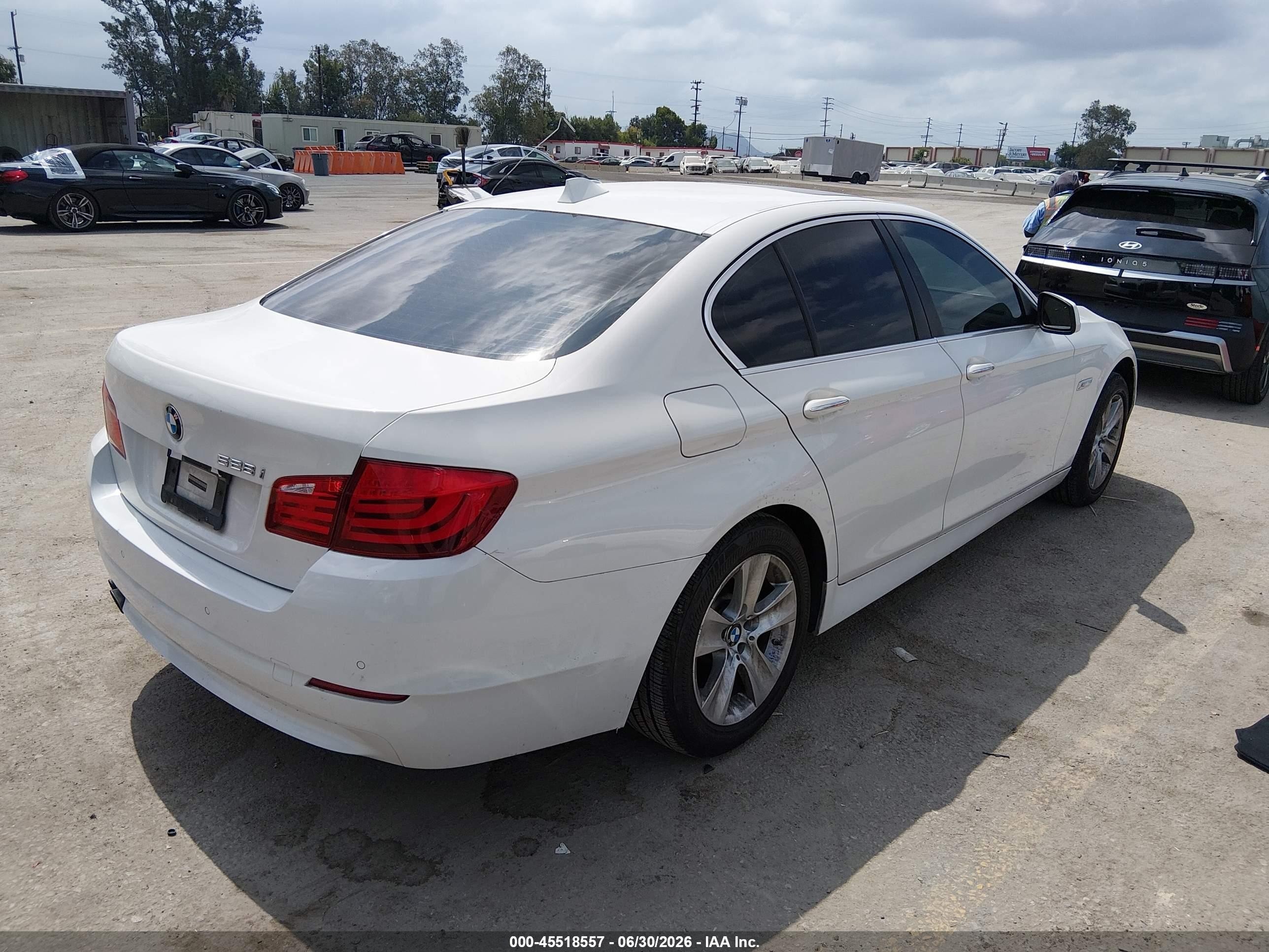 2011 Bmw 528i   White vin: WBAFR1C59BC742862