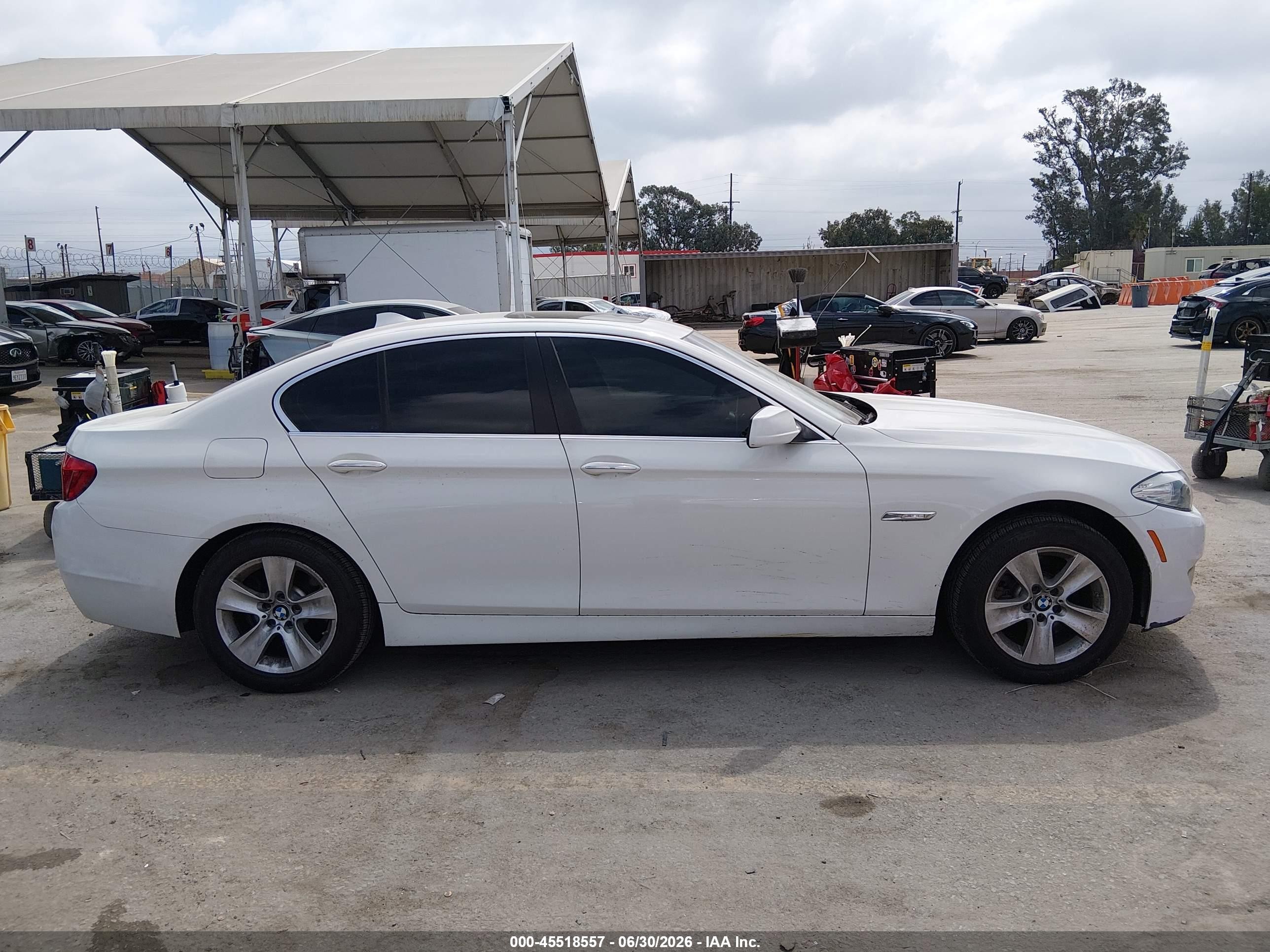 2011 Bmw 528i   White vin: WBAFR1C59BC742862