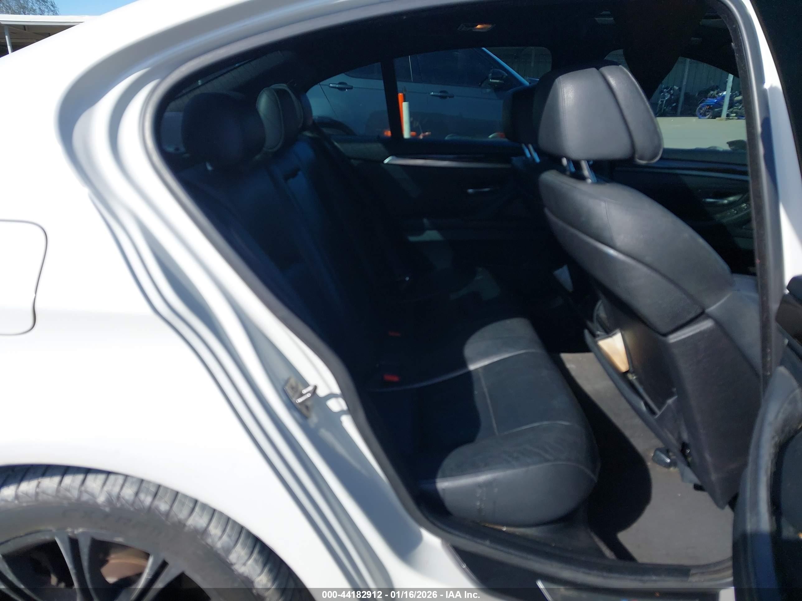 2011 Bmw 528i   Белый vin: WBAFR1C59BC748001