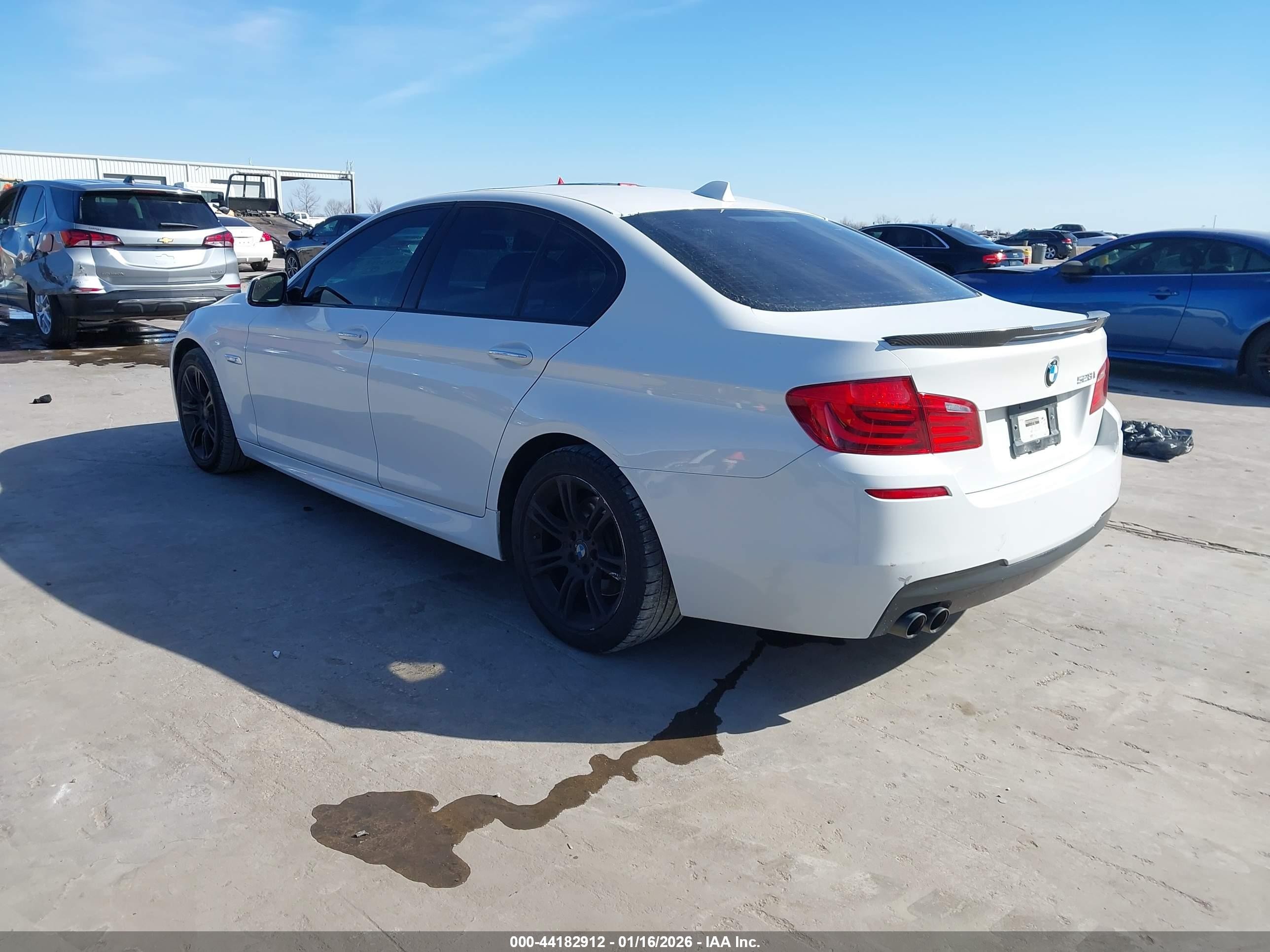 2011 Bmw 528i   Белый vin: WBAFR1C59BC748001