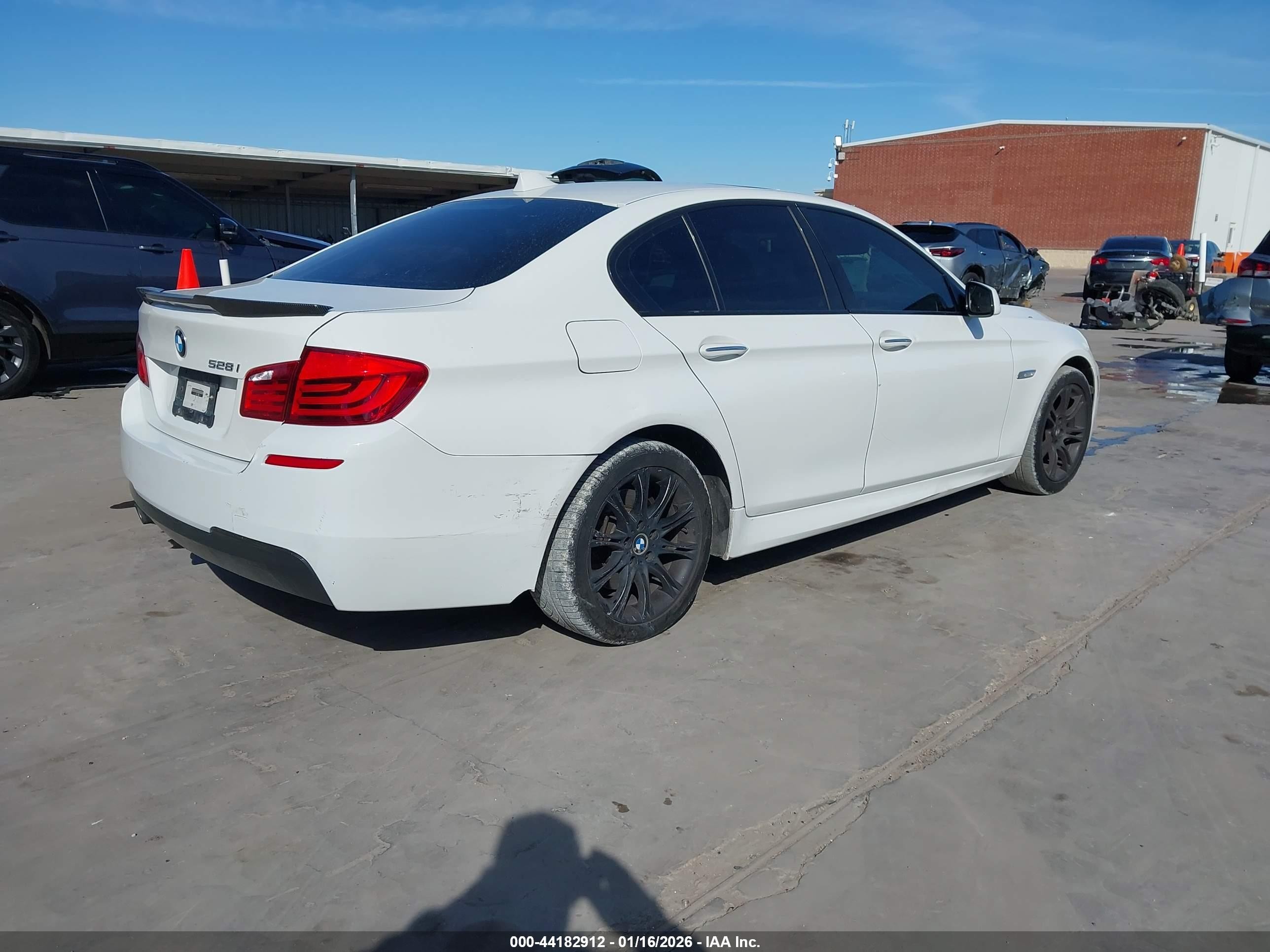 2011 Bmw 528i   Белый vin: WBAFR1C59BC748001