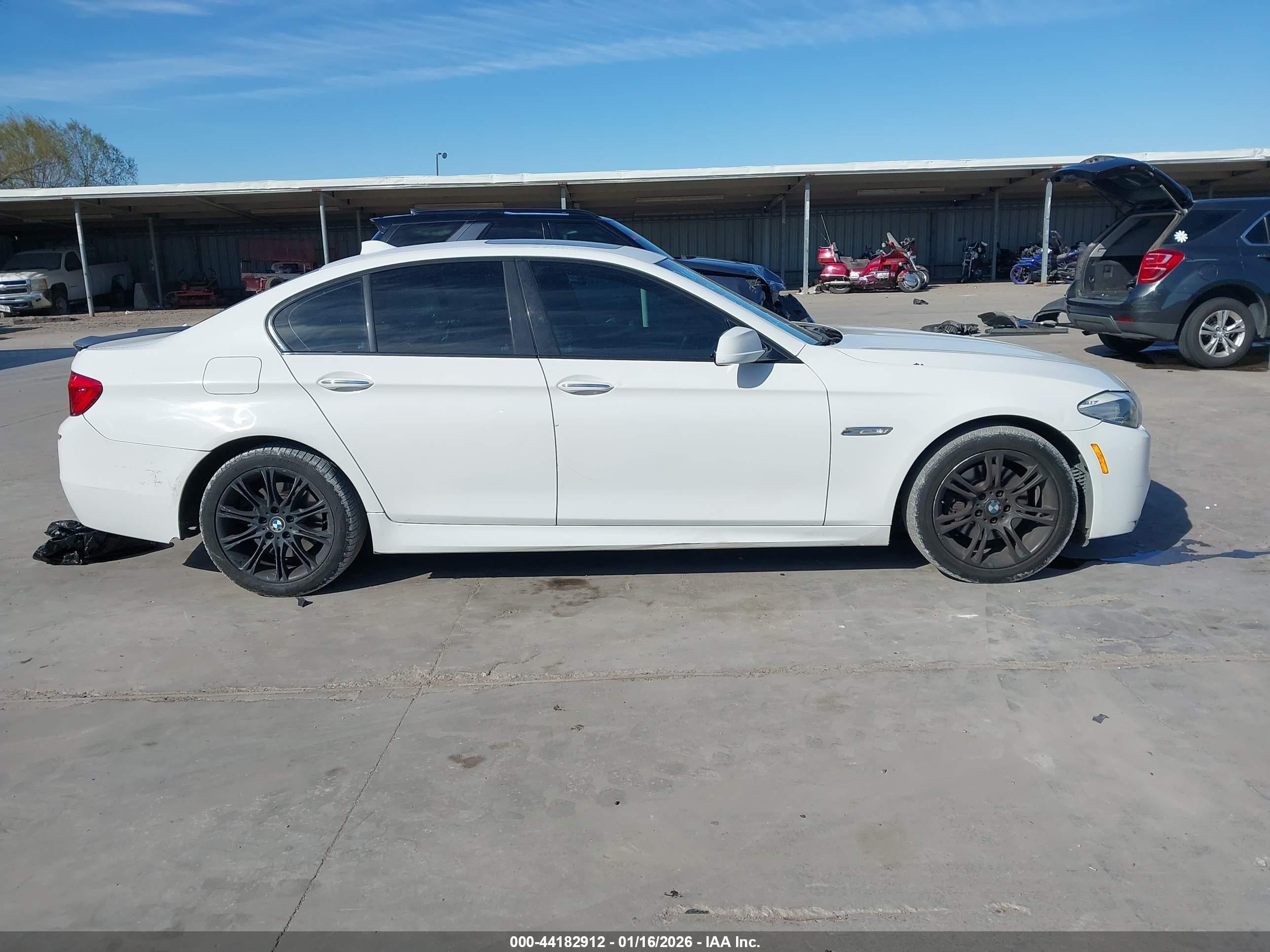 2011 Bmw 528i   Белый vin: WBAFR1C59BC748001