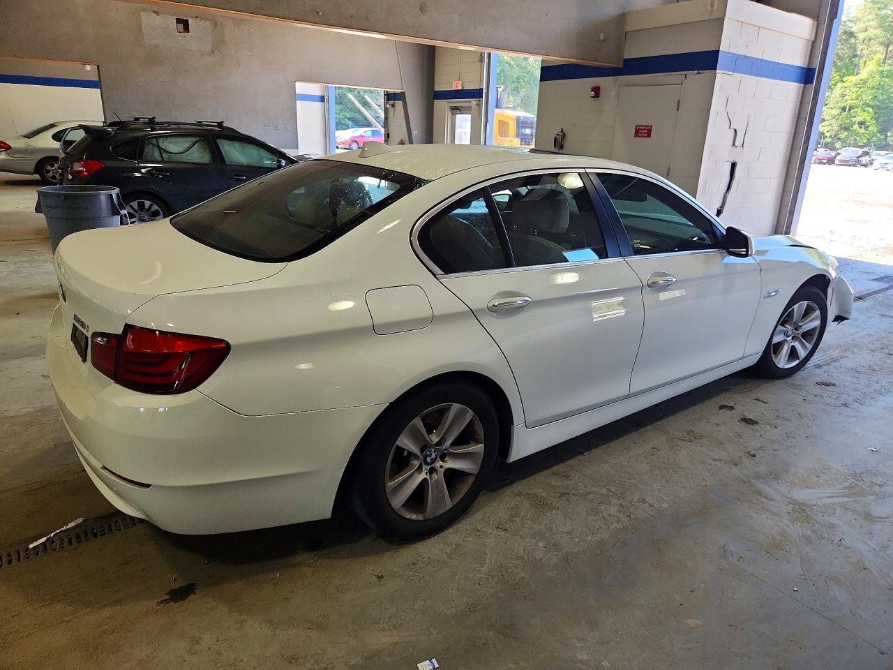 2011 Bmw 528 I White vin: WBAFR1C59BC750511