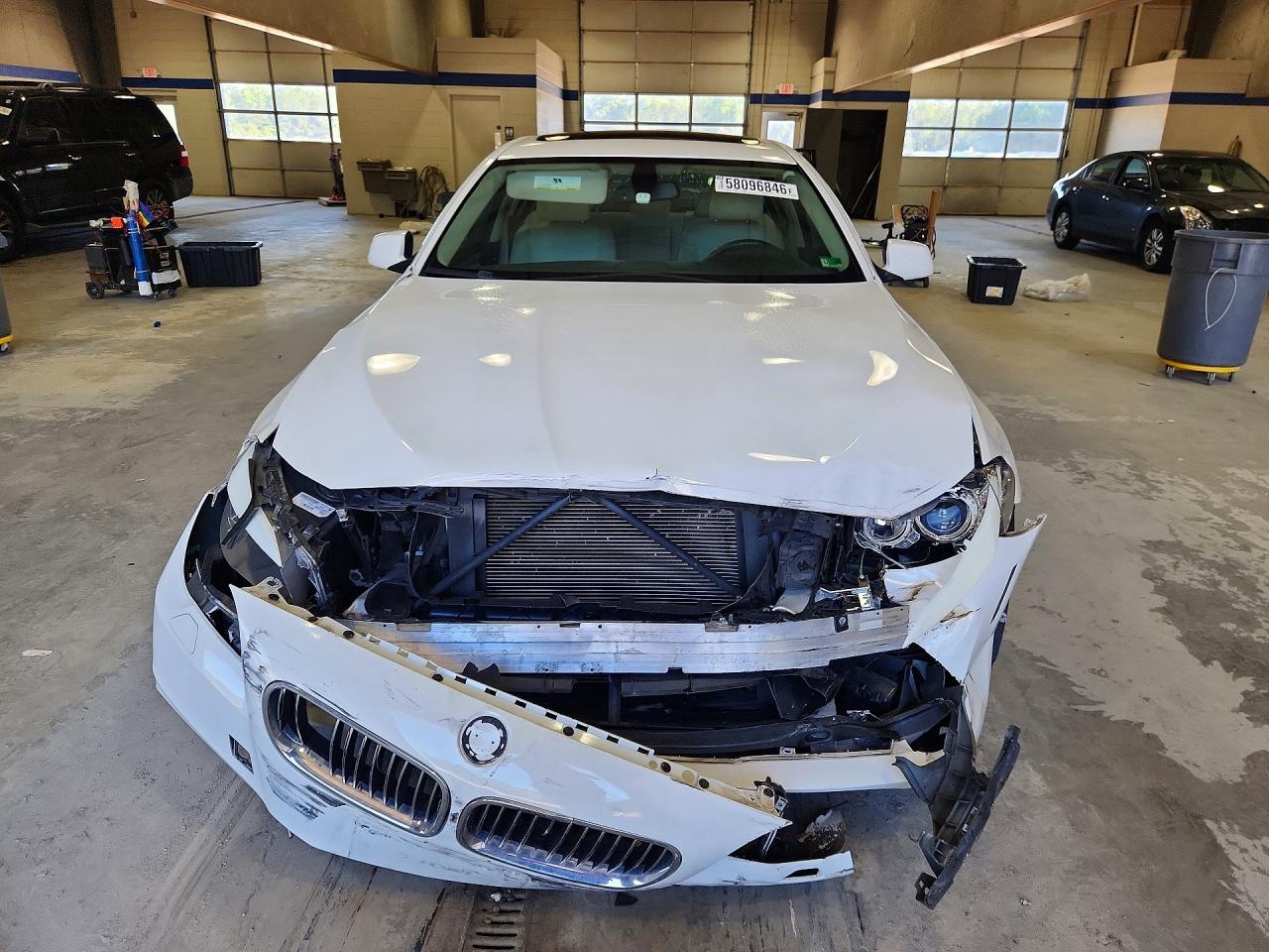 2011 Bmw 528 I White vin: WBAFR1C59BC750511