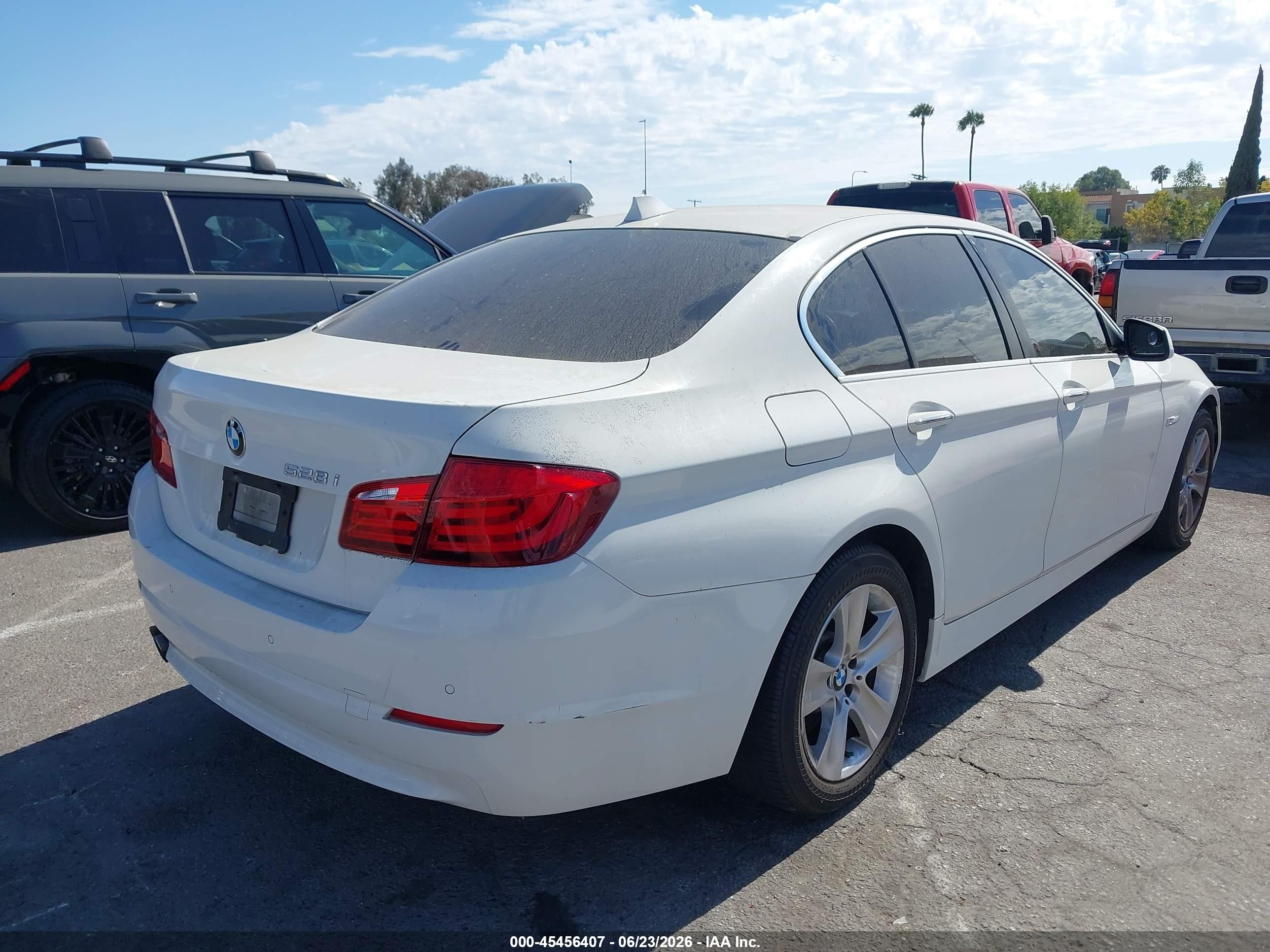 2011 Bmw 528i White vin: WBAFR1C5XBC748377