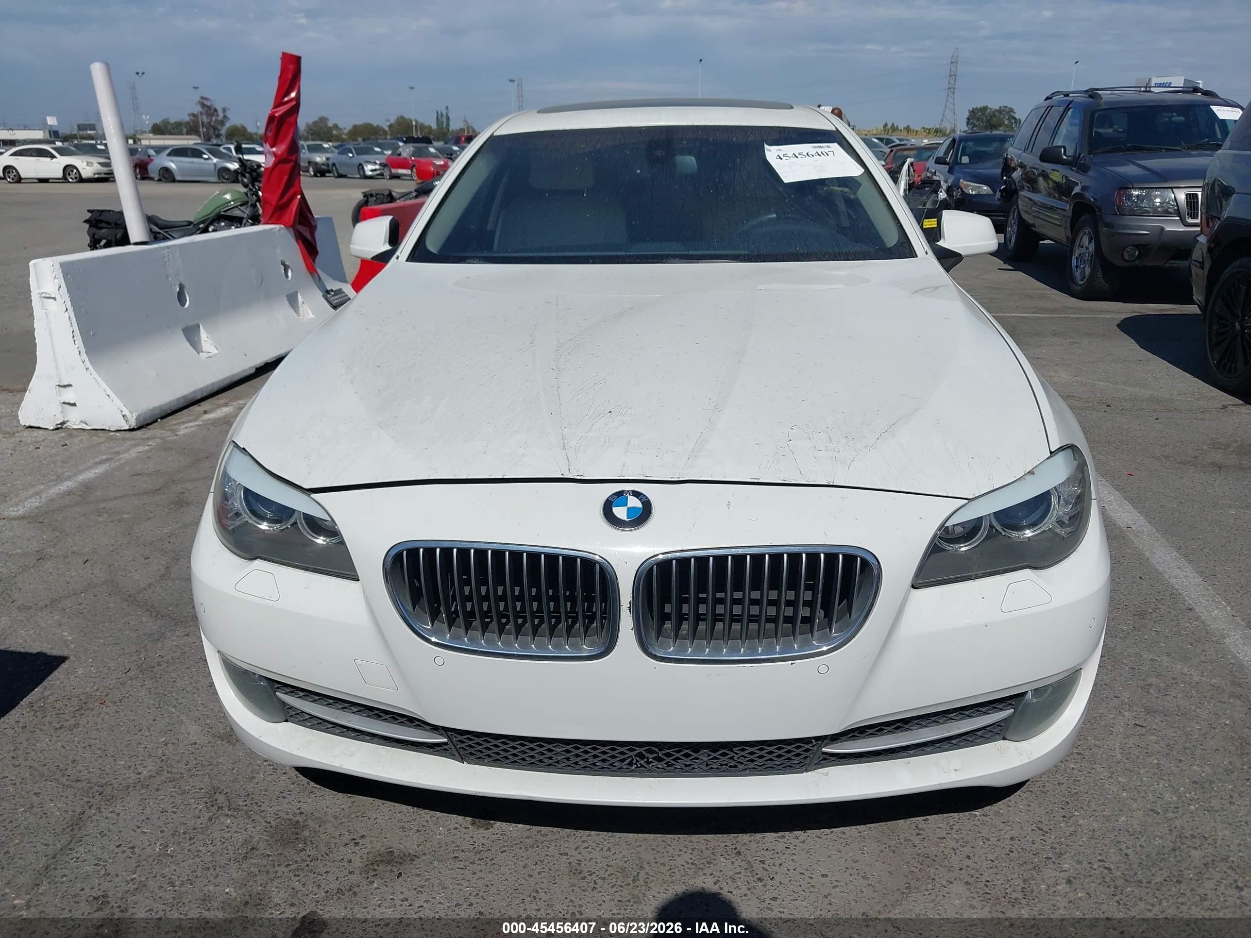 2011 Bmw 528i White vin: WBAFR1C5XBC748377
