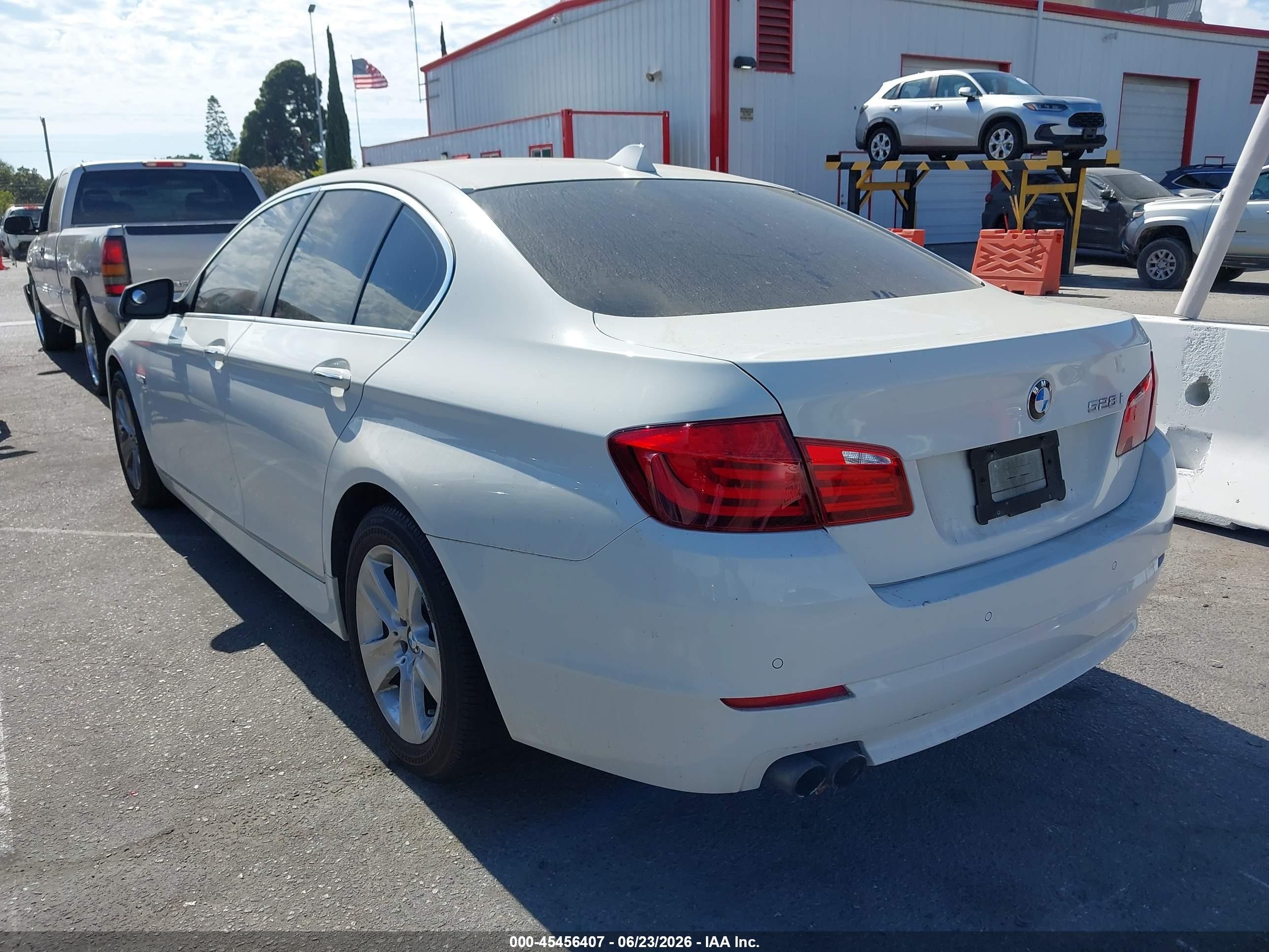2011 Bmw 528i White vin: WBAFR1C5XBC748377