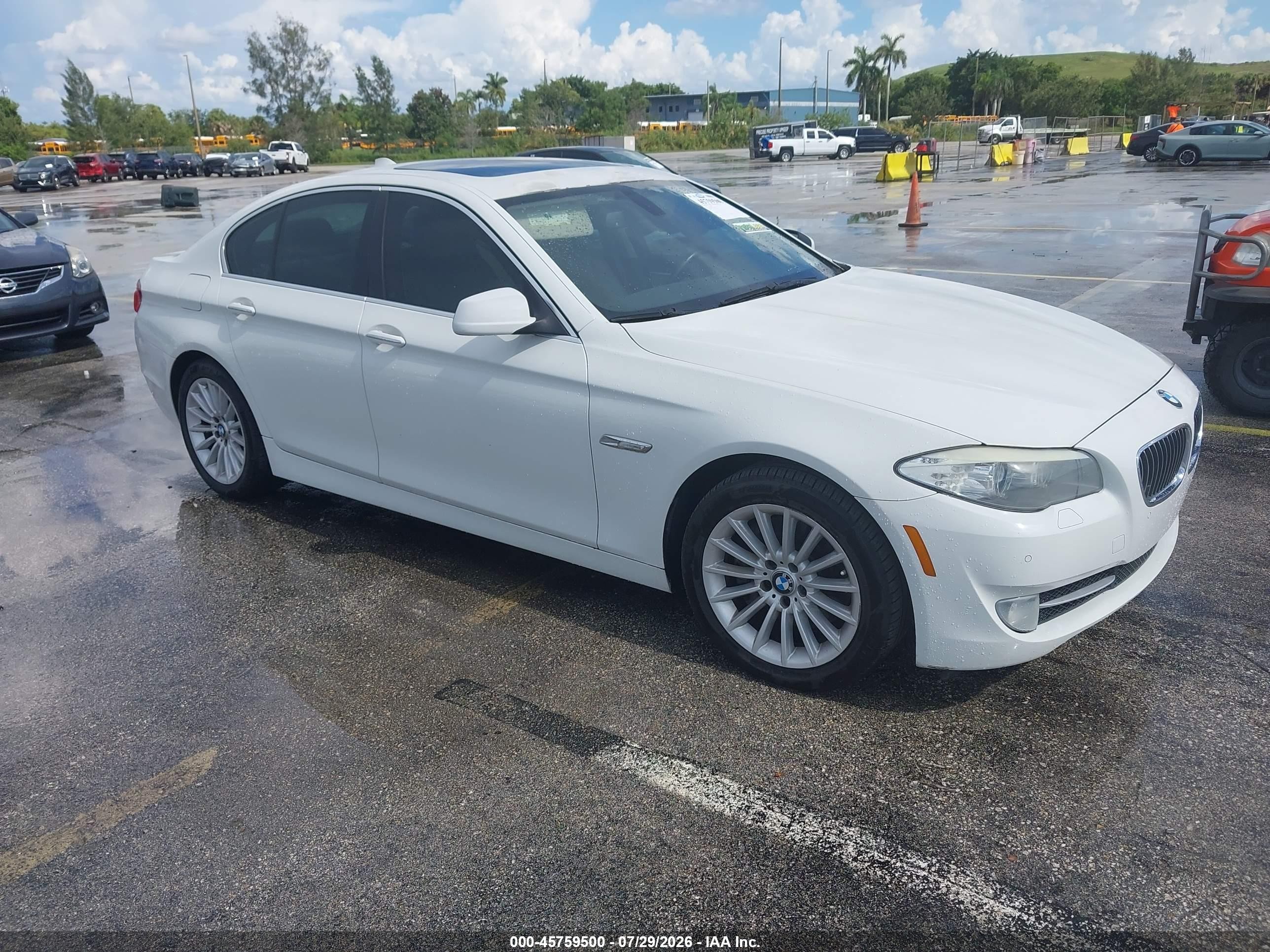 2012 Bmw 535i Белый vin: WBAFR7C51CC810012