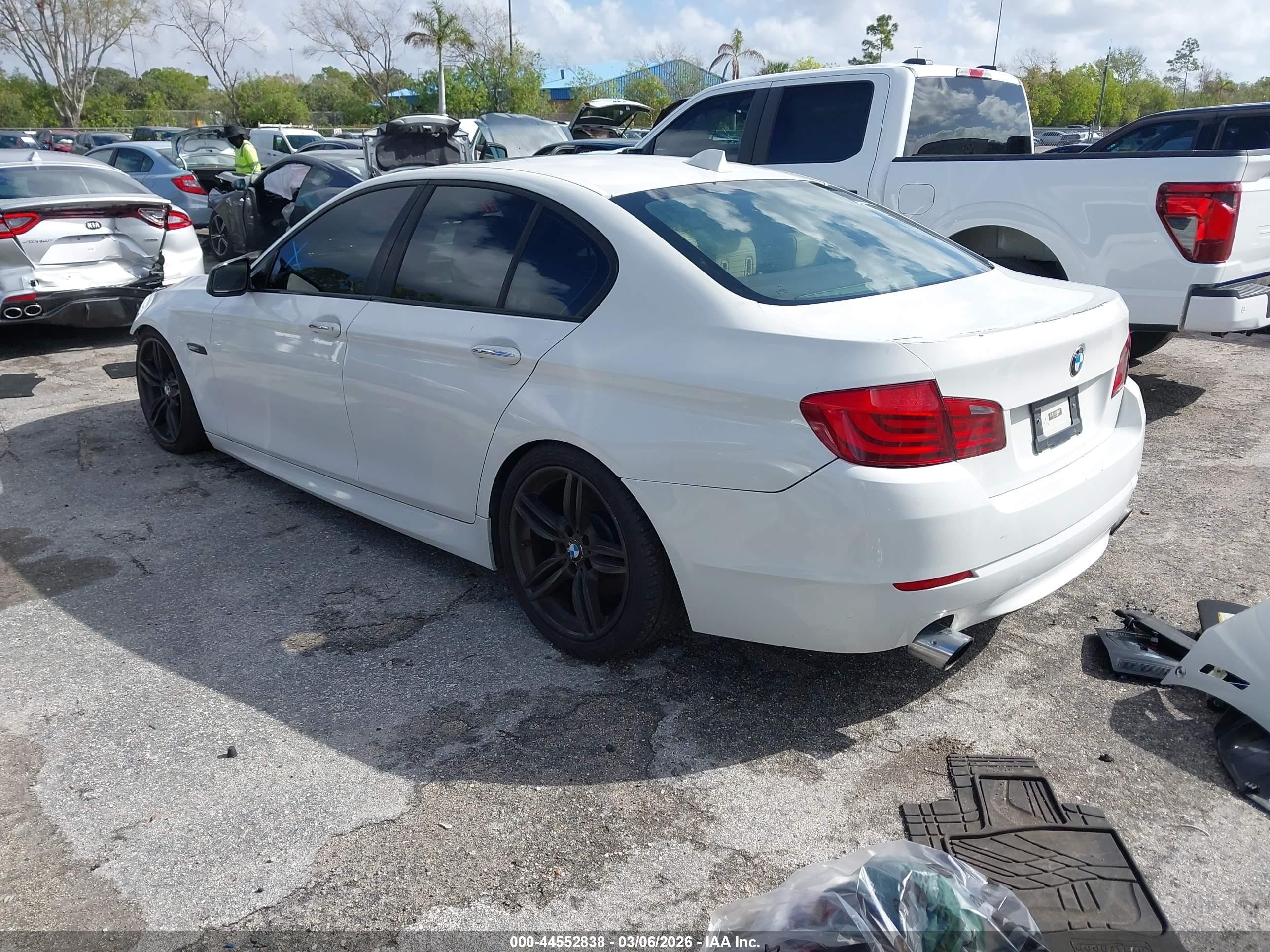 2013 Bmw 535i   White vin: WBAFR7C5XDC820376
