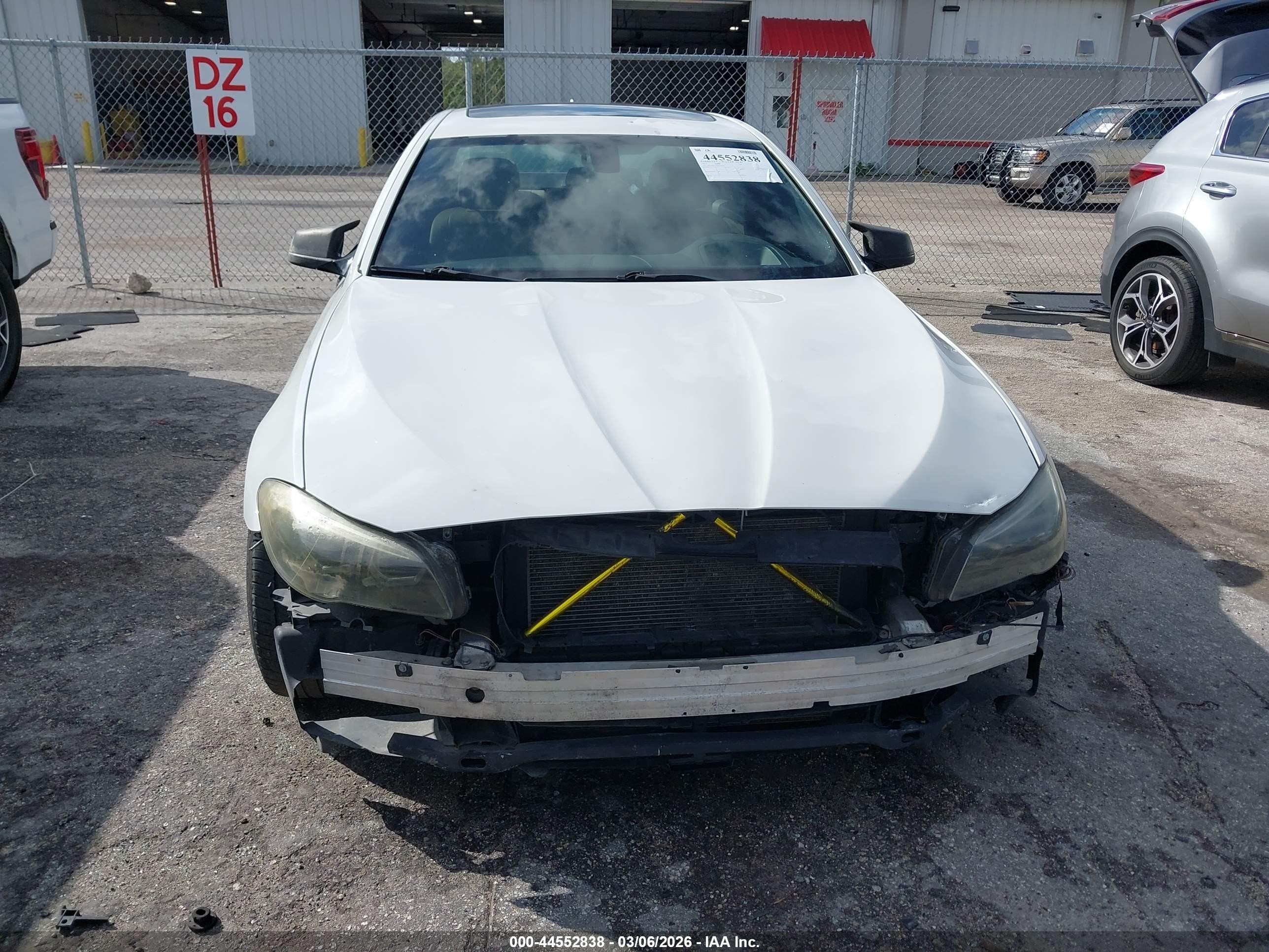 2013 Bmw 535i   White vin: WBAFR7C5XDC820376