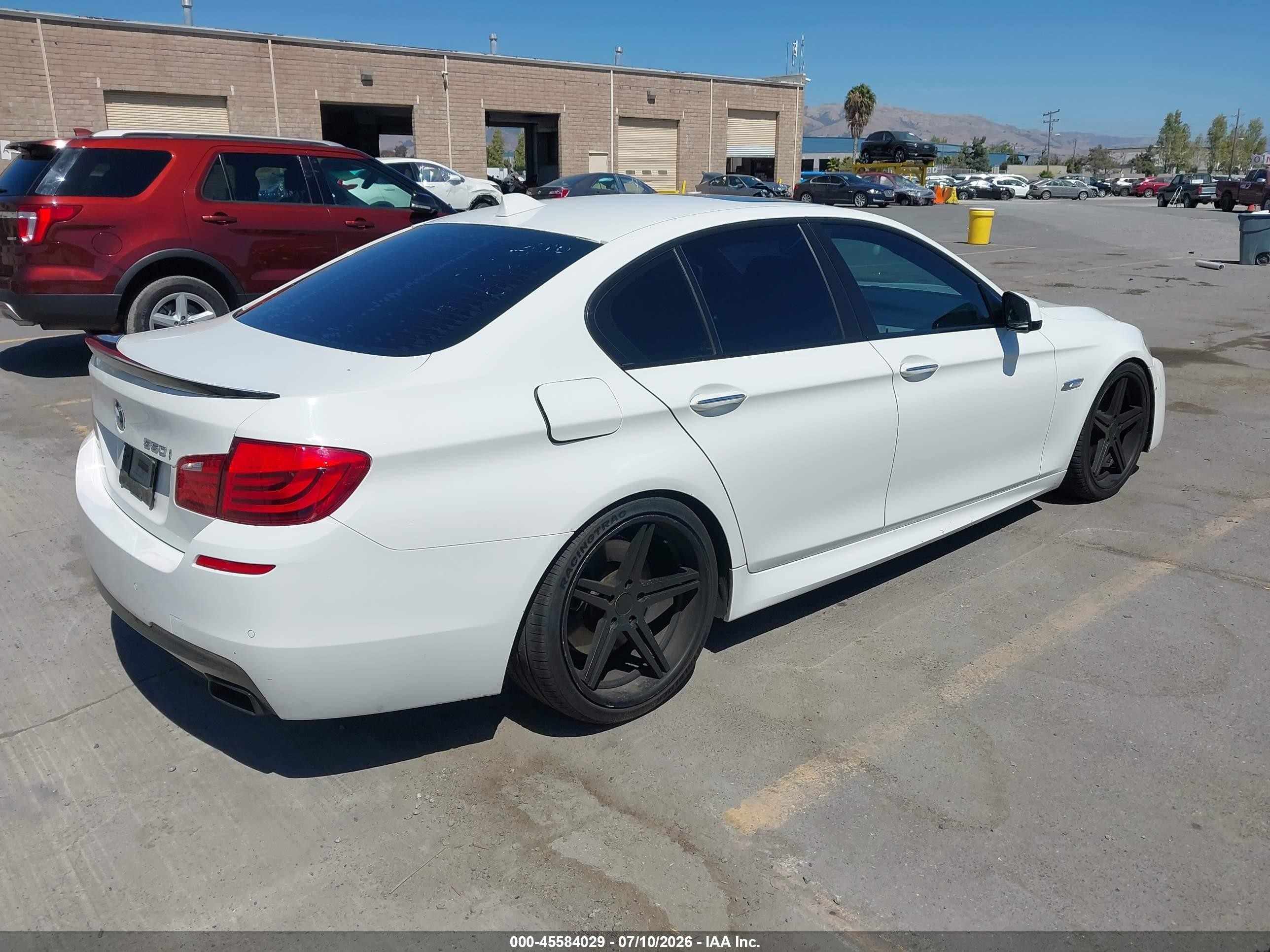 2011 Bmw 550i   Белый vin: WBAFR9C51BC757547