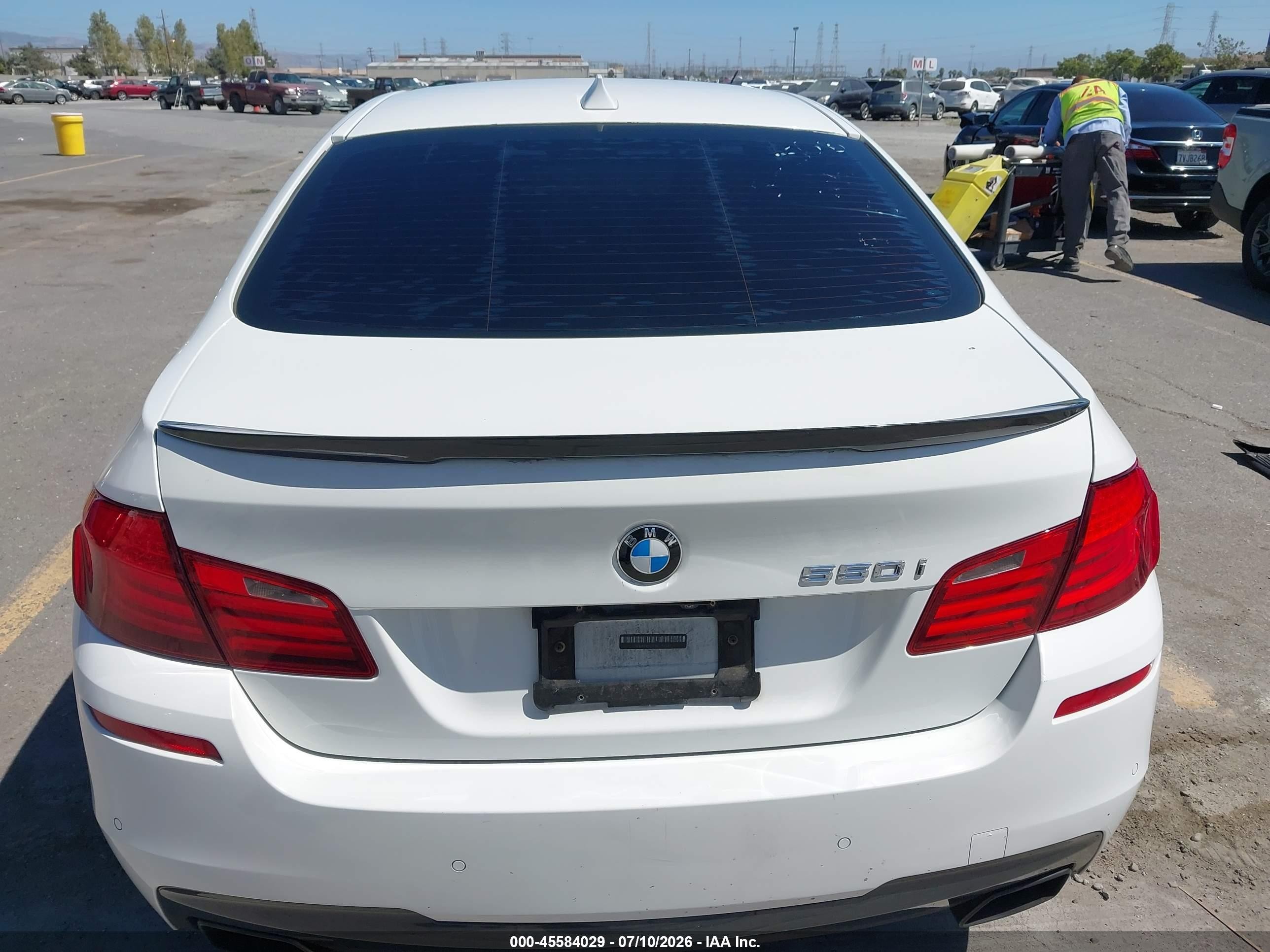 2011 Bmw 550i   Белый vin: WBAFR9C51BC757547