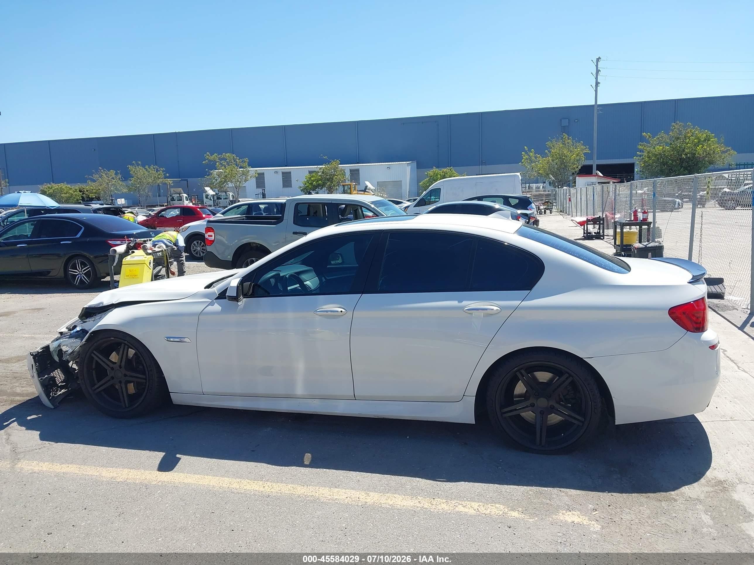 2011 Bmw 550i   Белый vin: WBAFR9C51BC757547