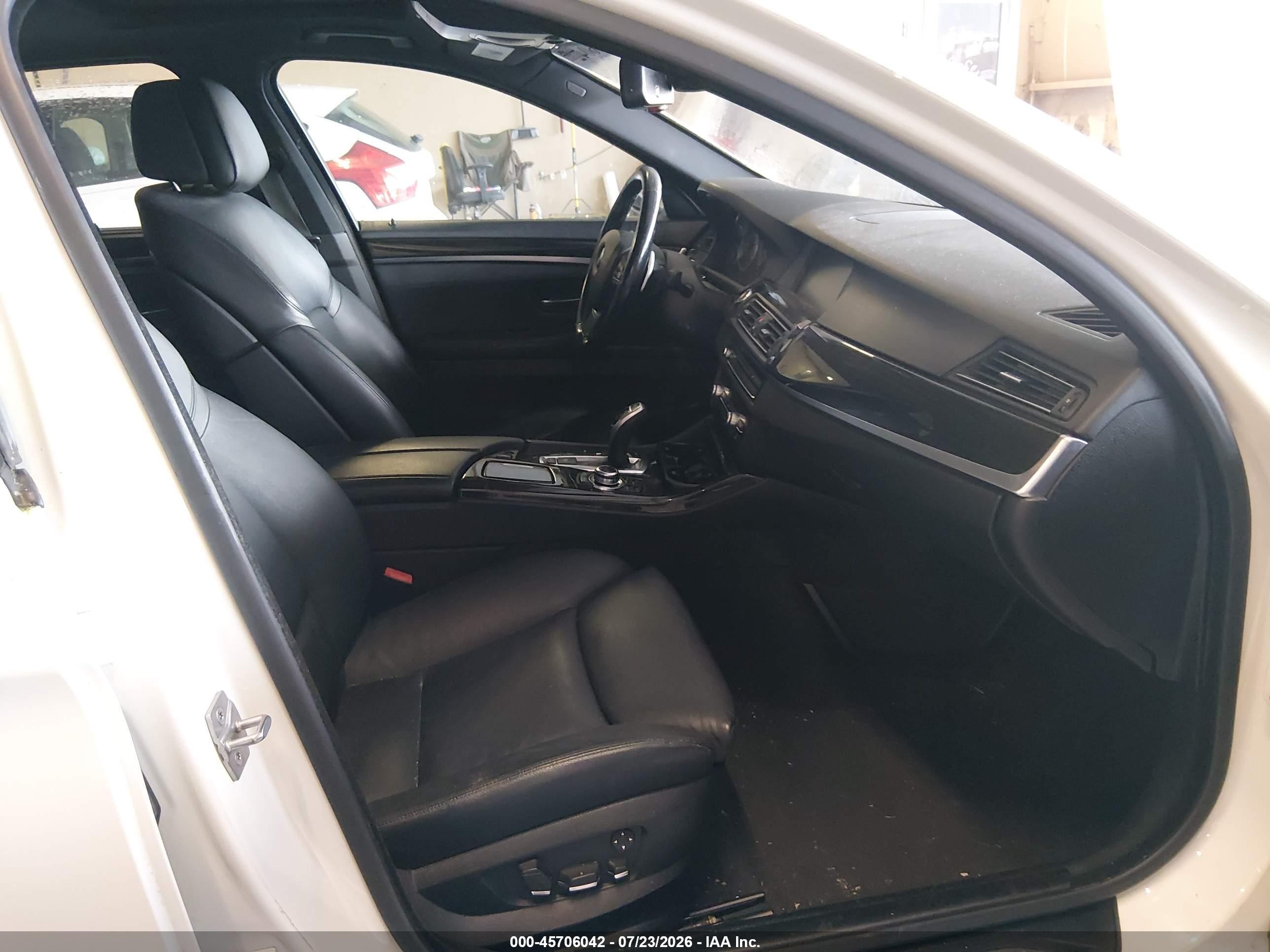 2011 Bmw 550i   White vin: WBAFR9C54BC617847