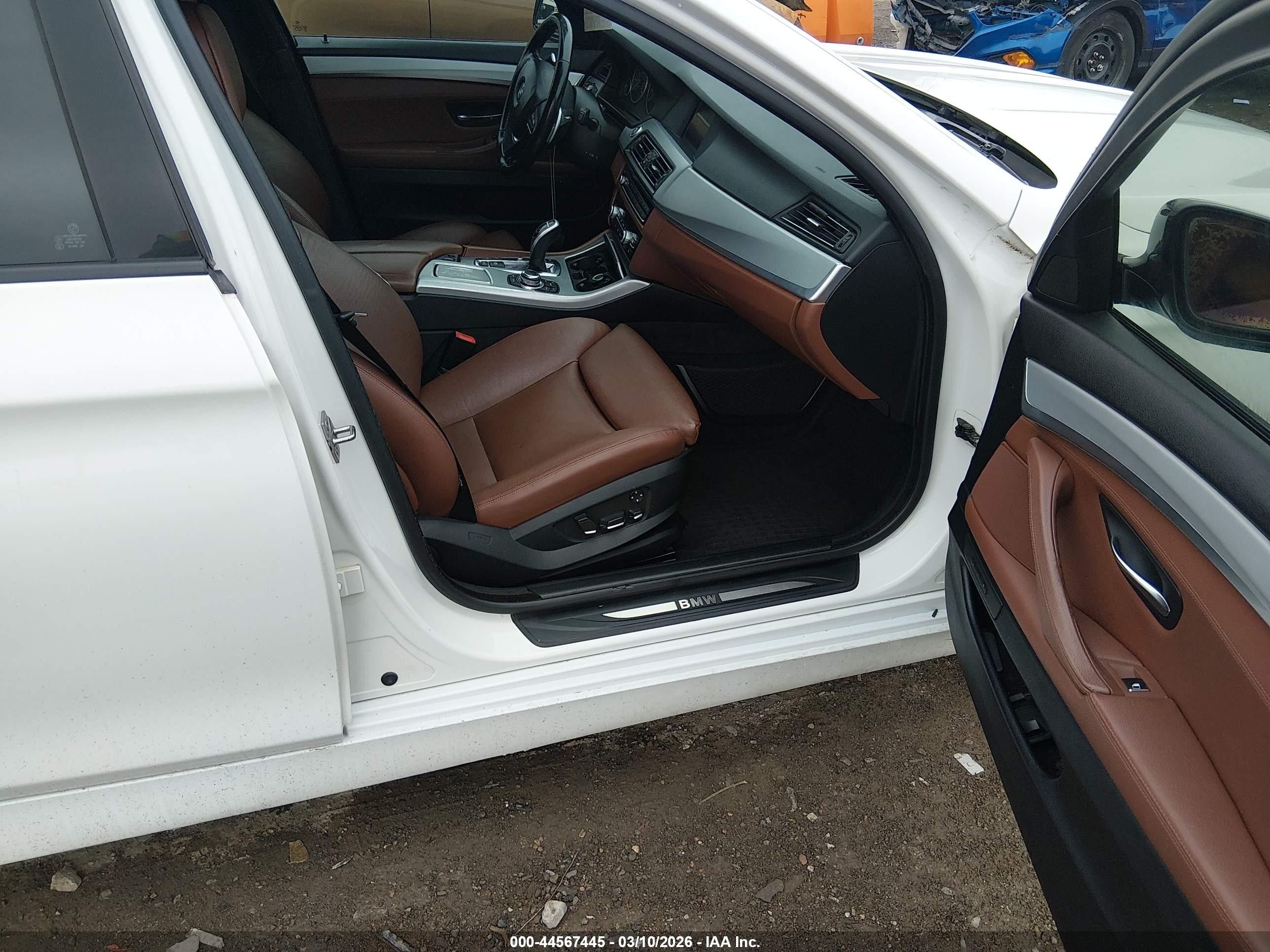 2011 Bmw 535i Xdrive White vin: WBAFU7C50BC777548