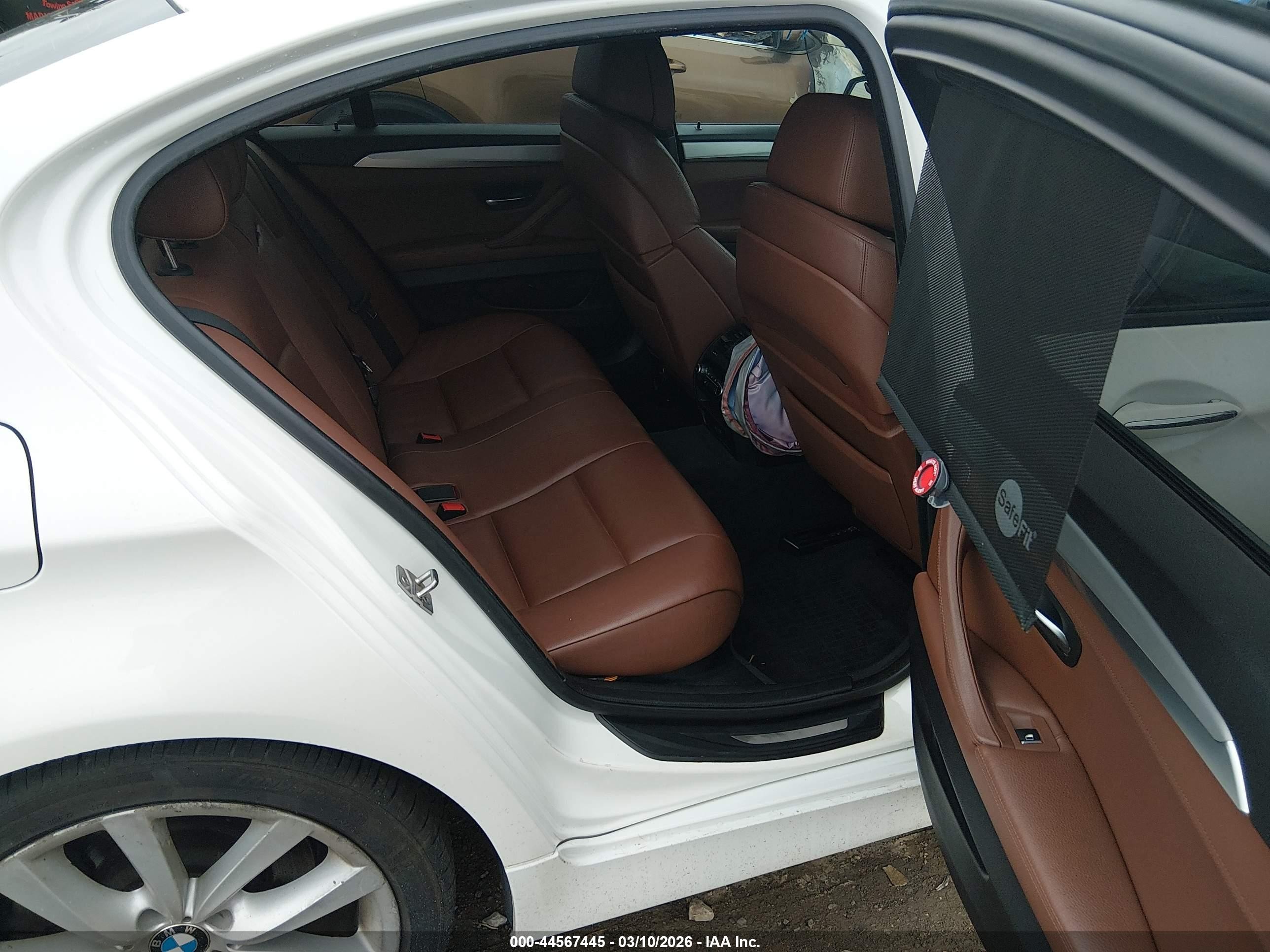 2011 Bmw 535i Xdrive White vin: WBAFU7C50BC777548