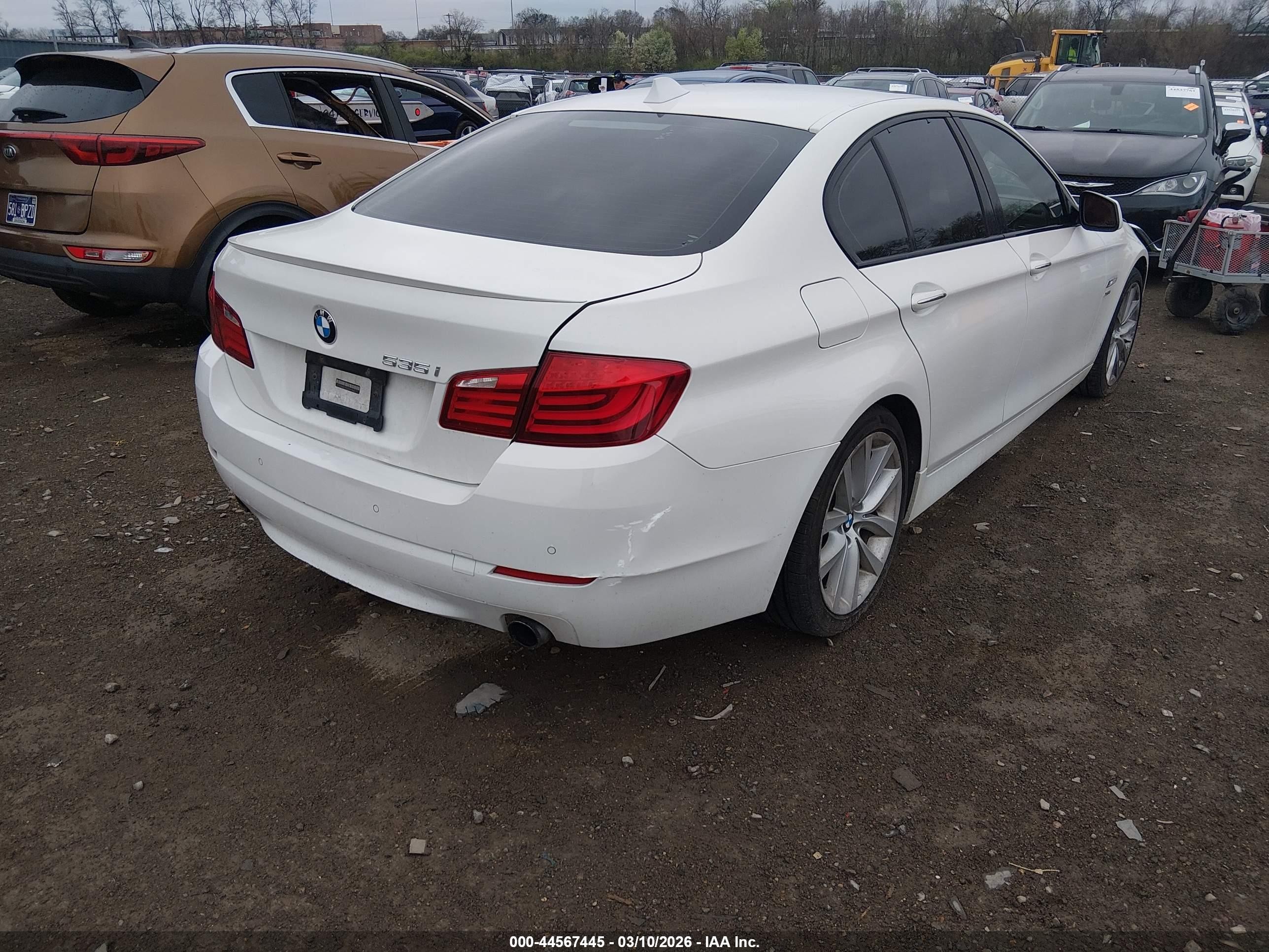 2011 Bmw 535i Xdrive White vin: WBAFU7C50BC777548