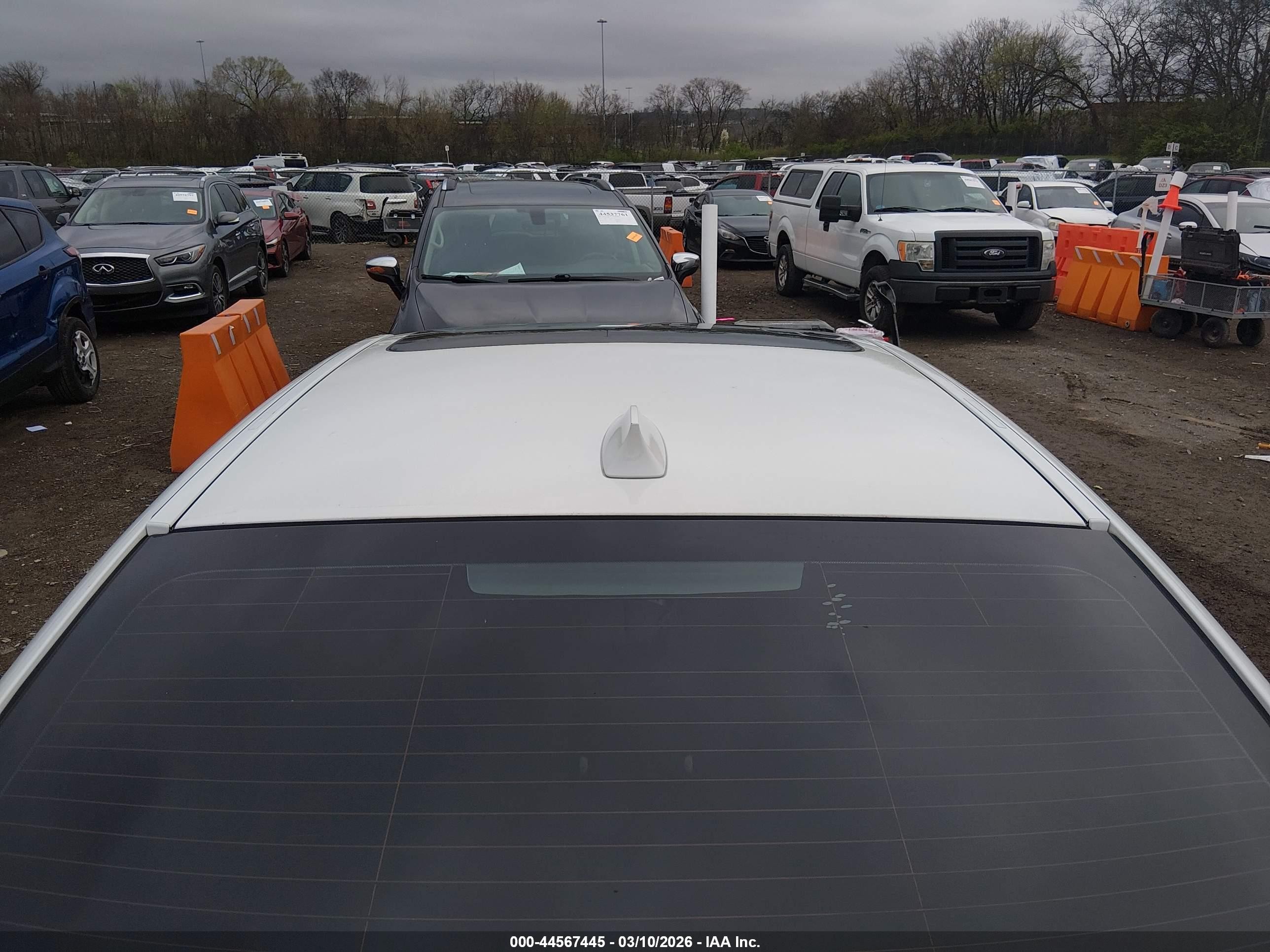 2011 Bmw 535i Xdrive White vin: WBAFU7C50BC777548
