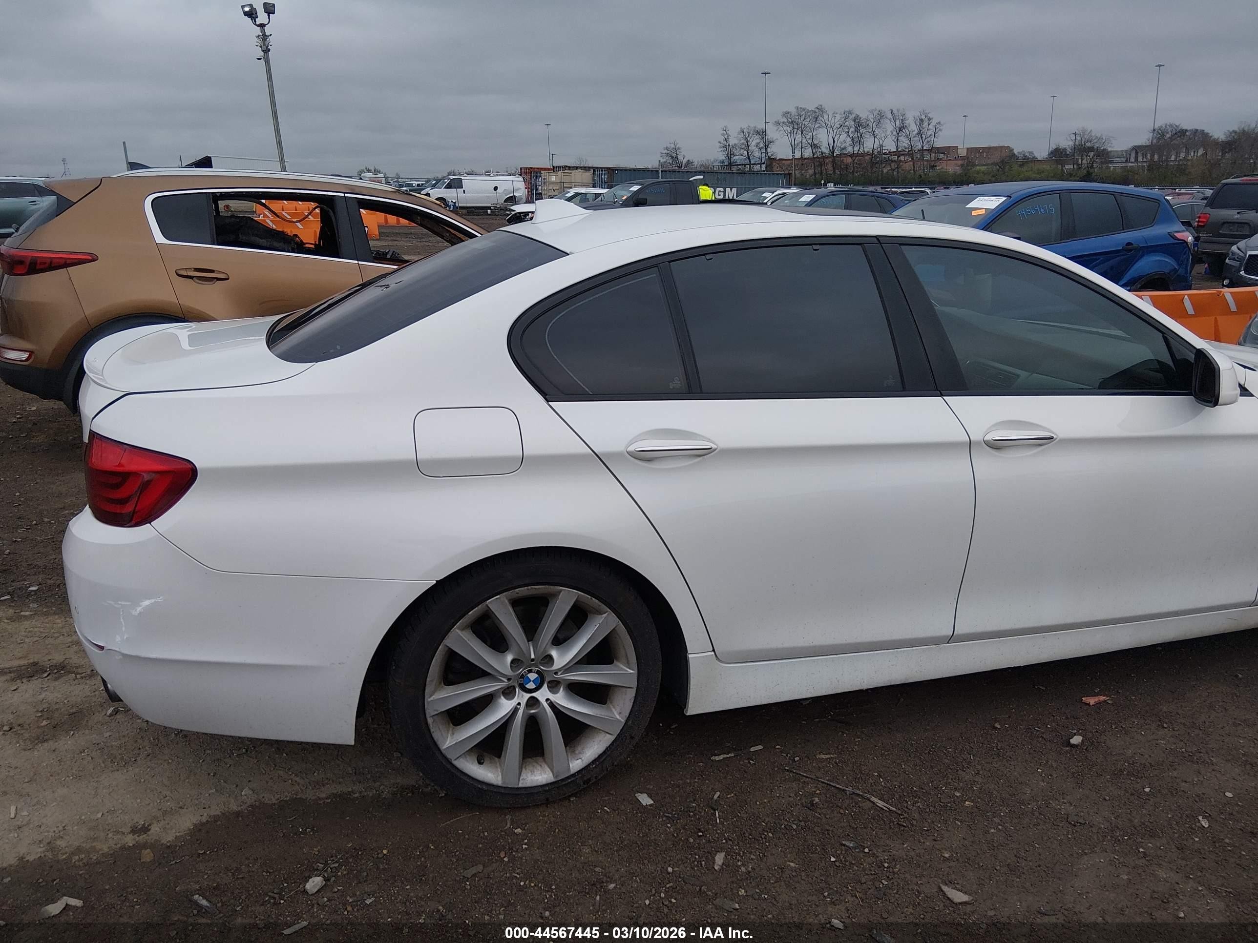 2011 Bmw 535i Xdrive White vin: WBAFU7C50BC777548