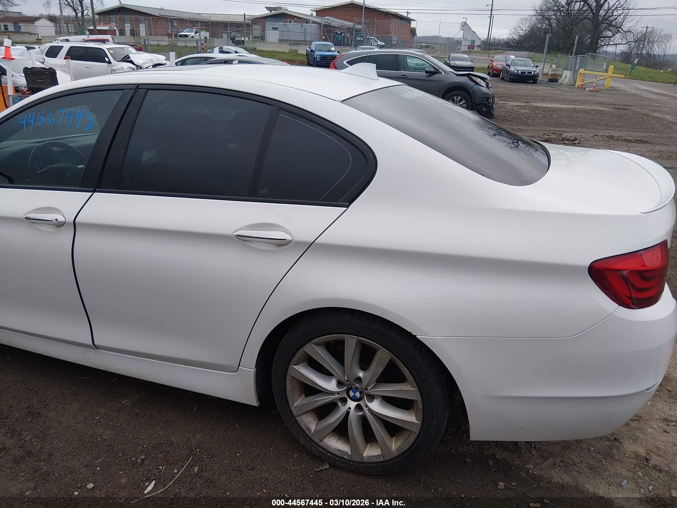 2011 Bmw 535i Xdrive White vin: WBAFU7C50BC777548