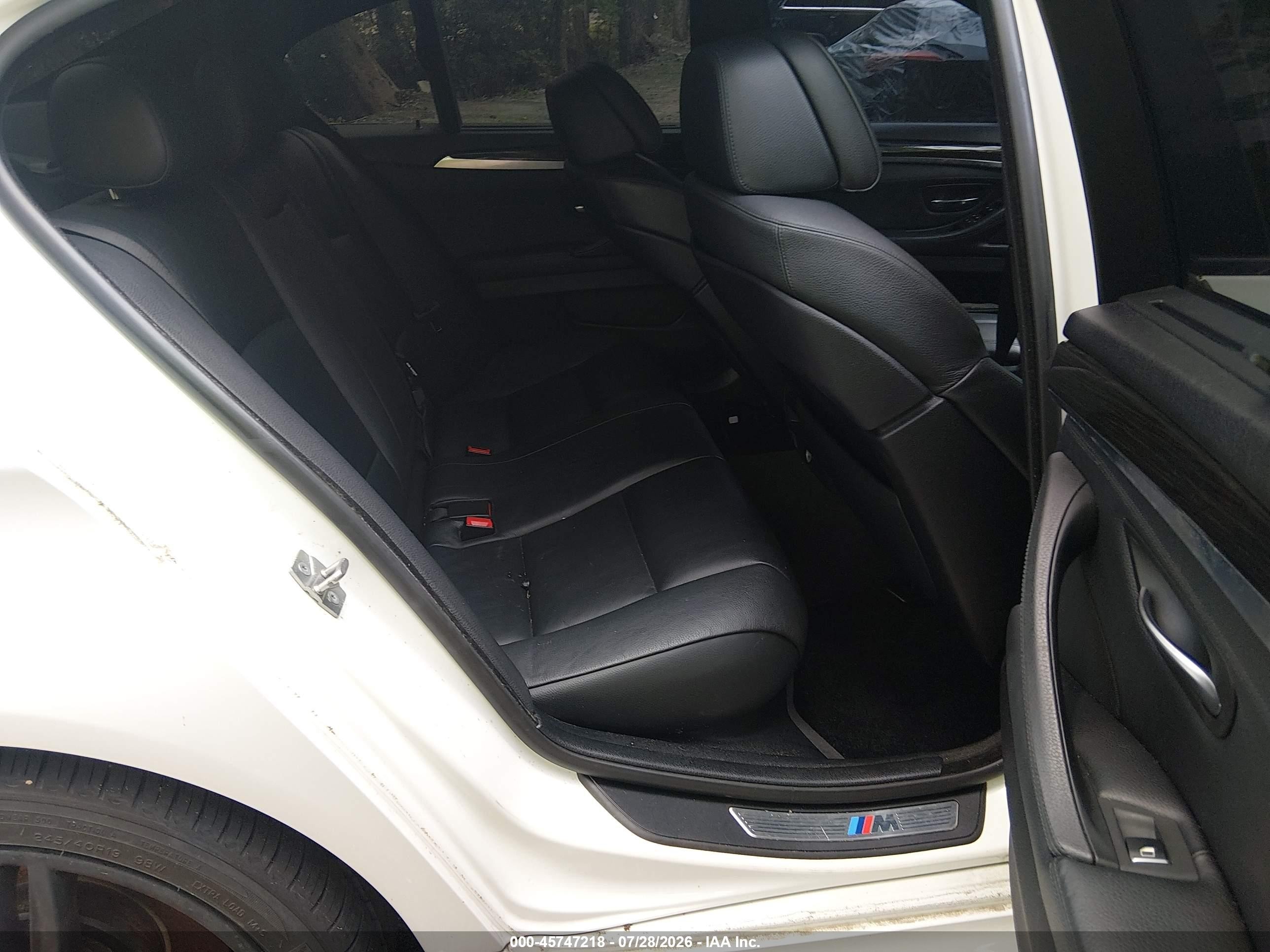 2011 Bmw 535i Xdrive Белый vin: WBAFU7C50BC779431
