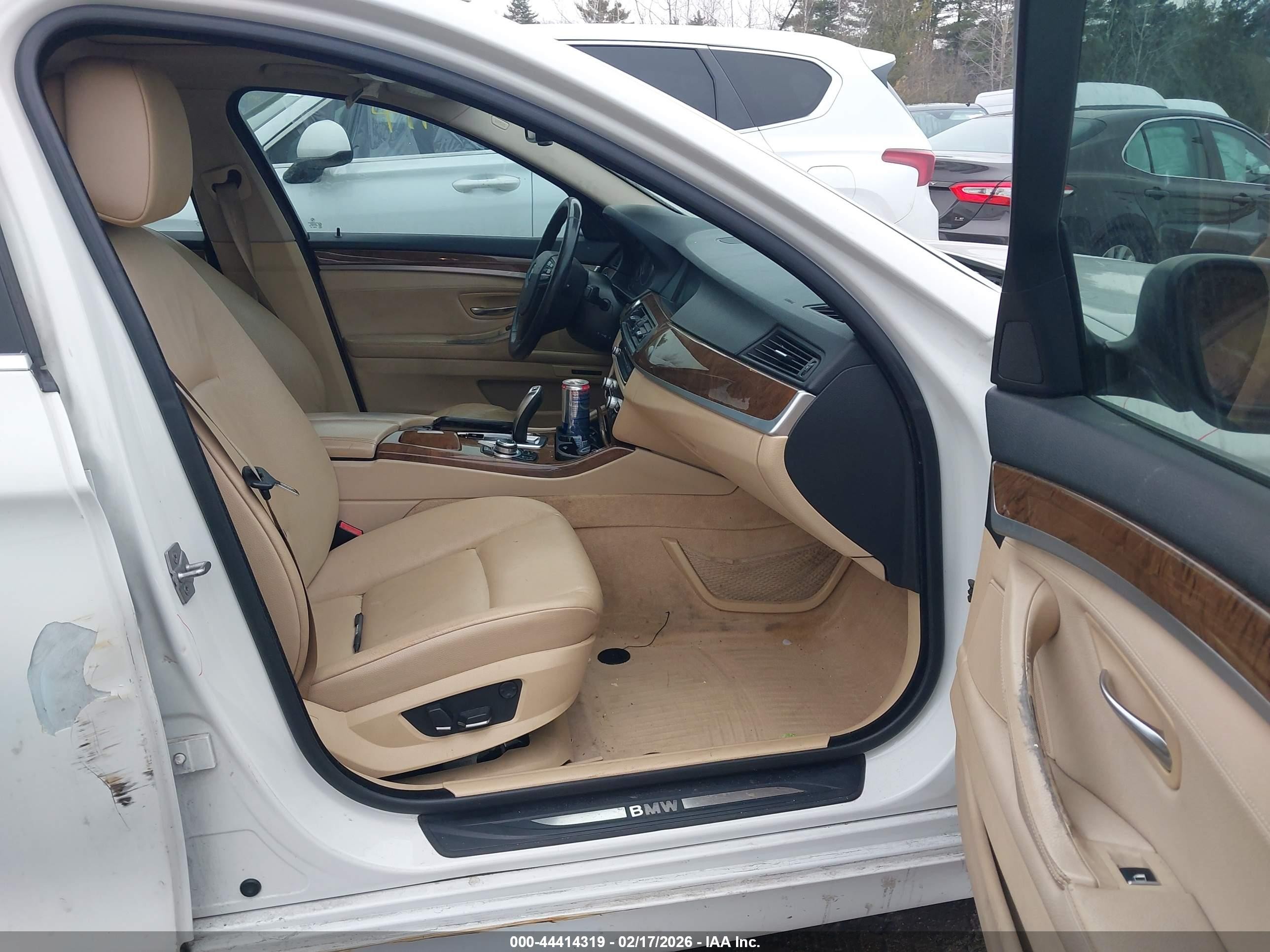 2012 Bmw 535i Xdrive White vin: WBAFU7C50CDU56900