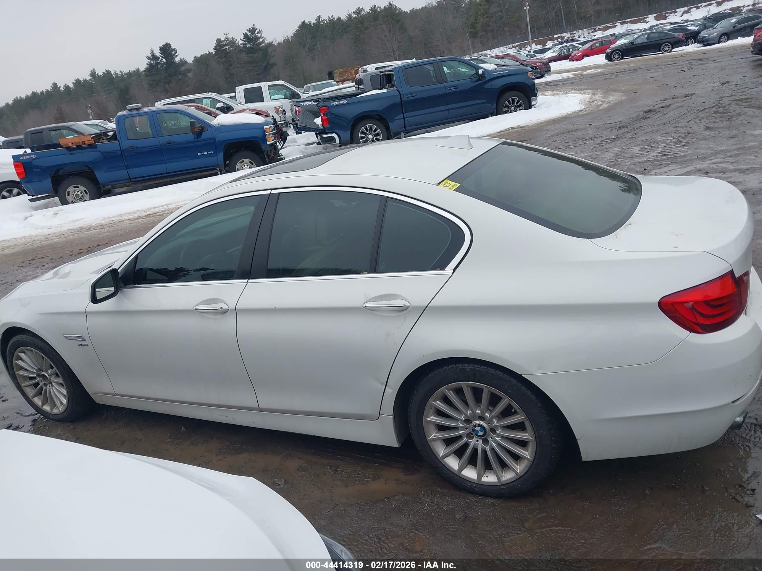 2012 Bmw 535i Xdrive White vin: WBAFU7C50CDU56900