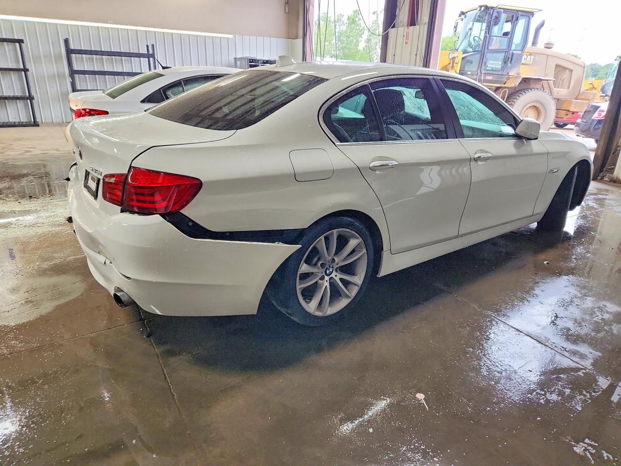 2013 Bmw 535 Xi White vin: WBAFU7C50DDU74234