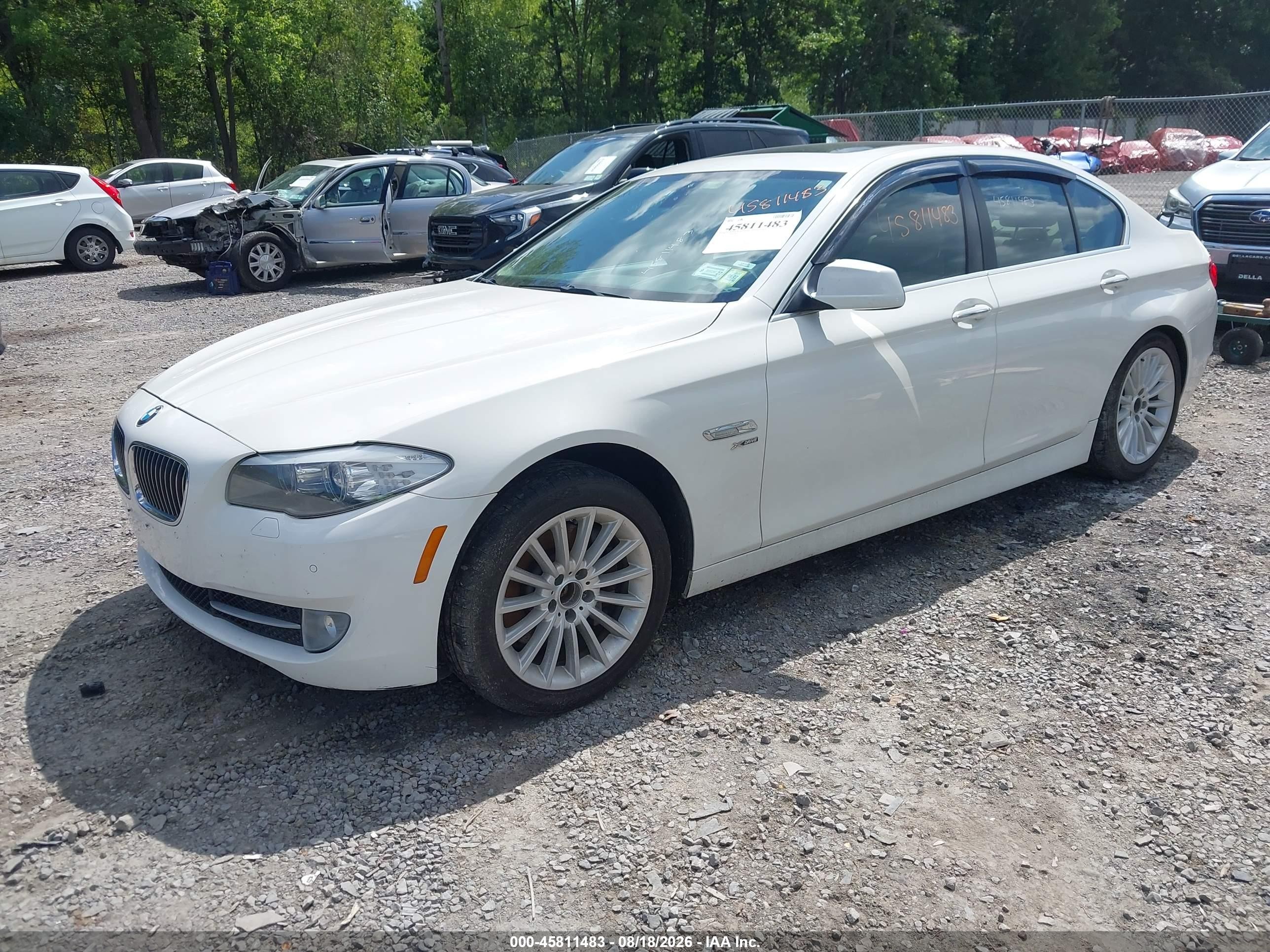 2011 Bmw 535i Xdrive White vin: WBAFU7C52BC780922
