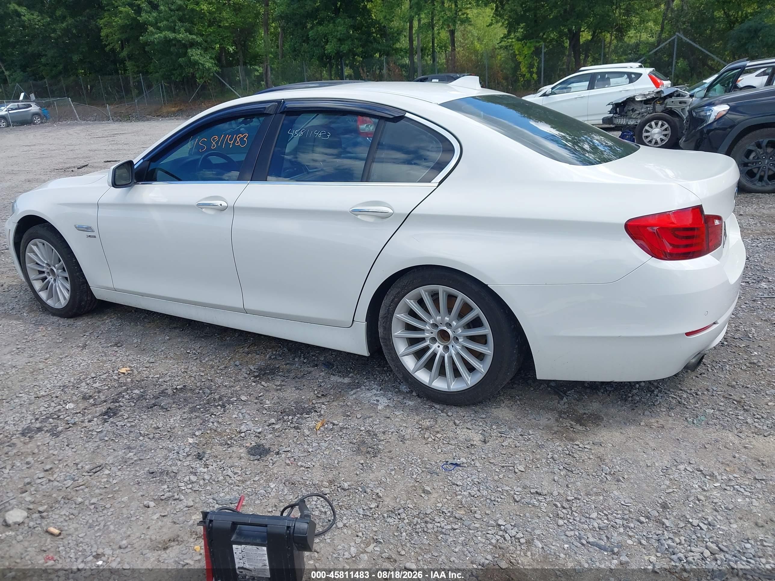 2011 Bmw 535i Xdrive White vin: WBAFU7C52BC780922